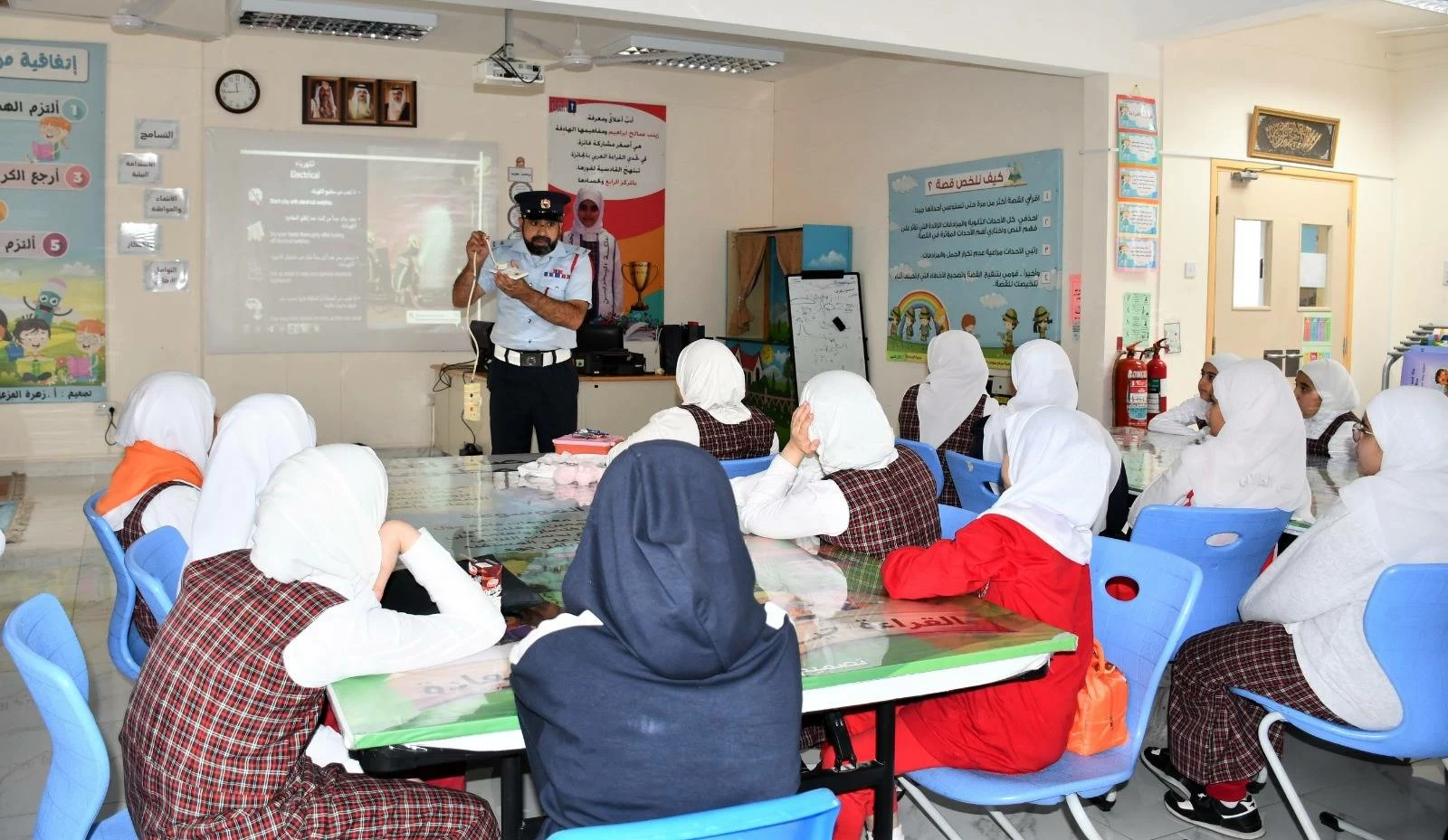 &laquo;الدفاع المدني&raquo; تنظم محاضرات وتطبيقات عملية في مجال السلامة العامة