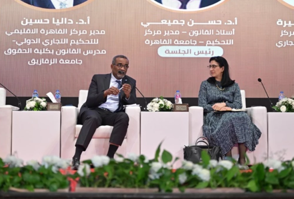 الرئيس التنفيذي لـ "الغرفة لتسوية المنازعات" يشارك في مؤتمر "التحكيم في عقود الاستثمار" بجامعة القاهرة