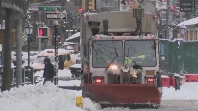 نيويورك تقرر إغلاق شبكة المواصلات تزامناً مع بدء عاصفة ثلجية كبرى