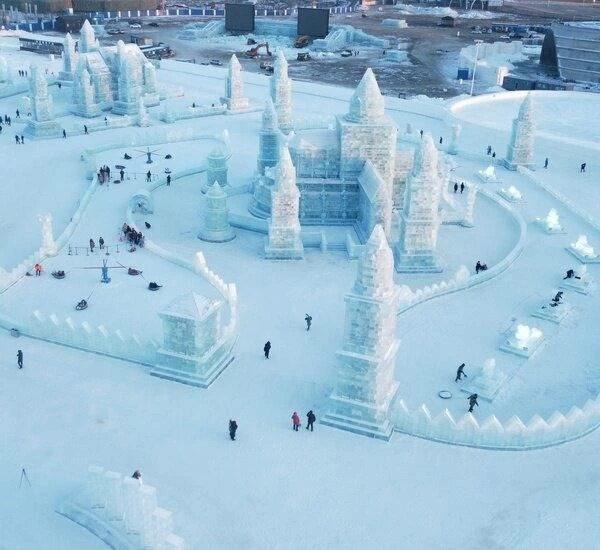 الصين.. أكبر حديقة للجليد والثلج في العالم تغلق ابوابها مبكرا جراء ارتفاع درجات الحرارة
