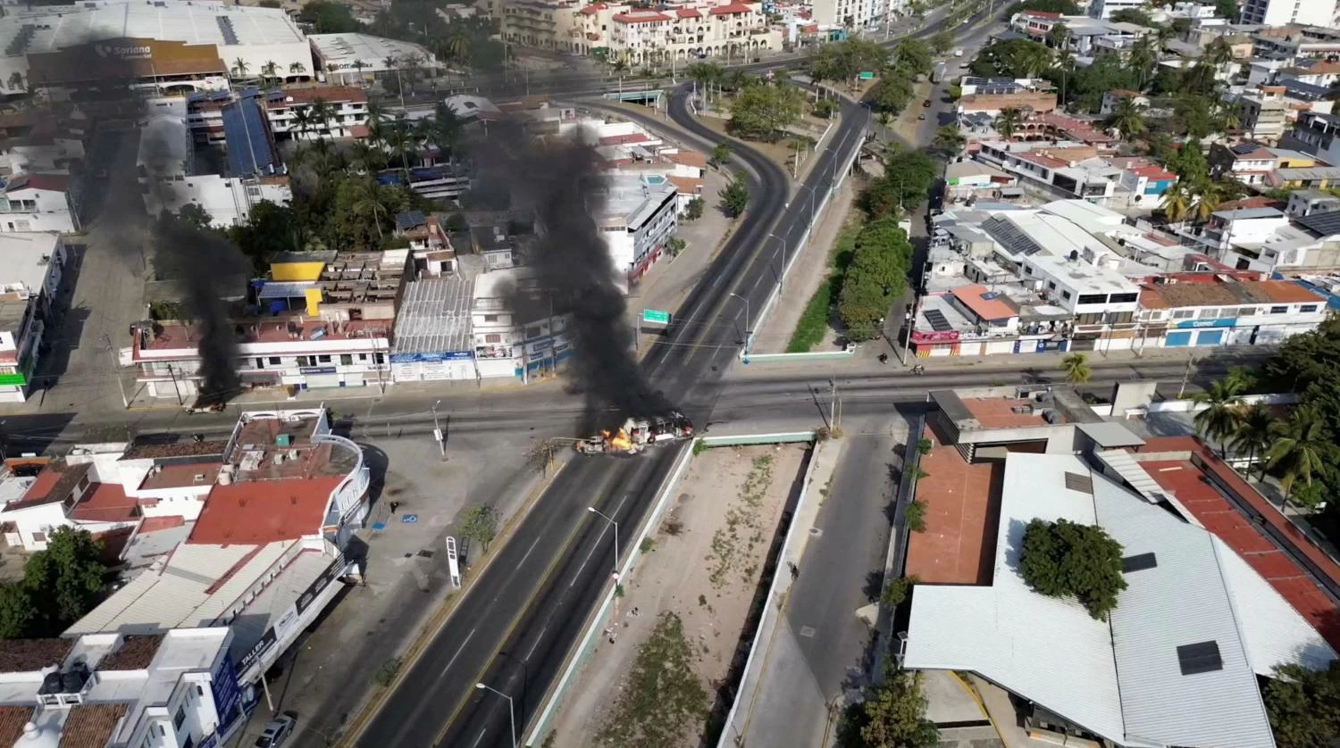 هجمات انتقامية في المكسيك بعد مقتل زعيم عصابة مخدرات (صور)