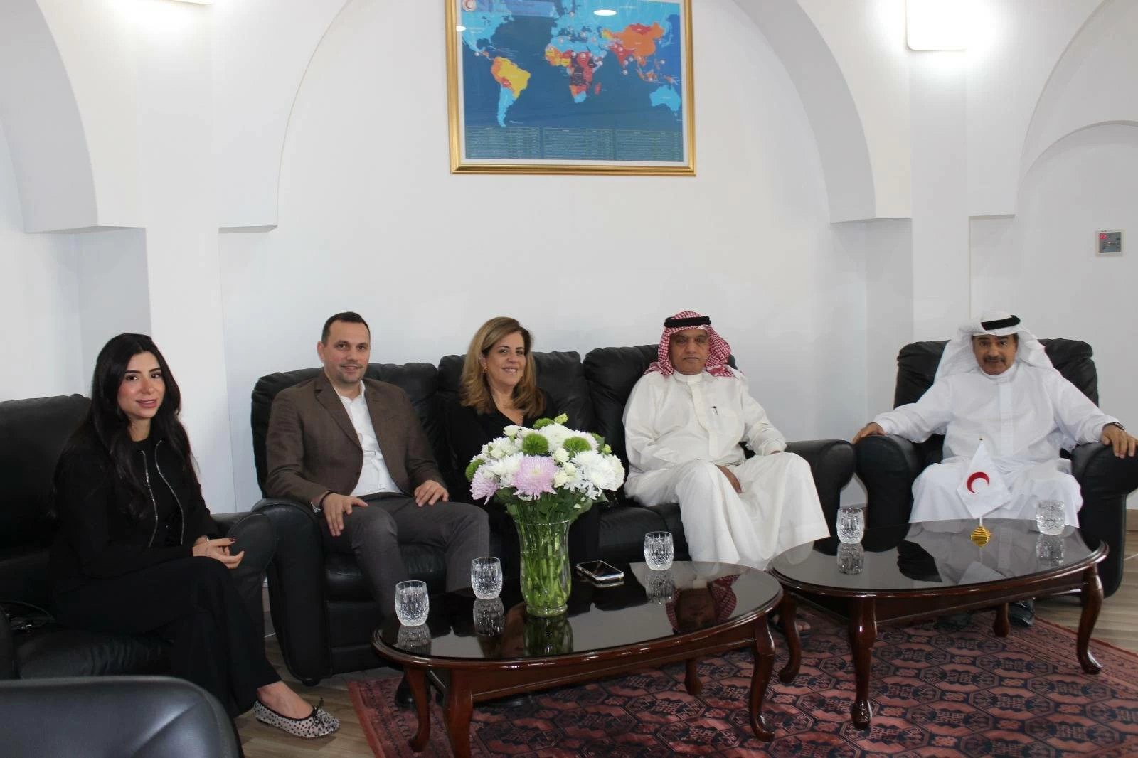 &laquo;الهلال الأحمر&raquo; تتسلم تبرعاً عينيًا من مجموعة الحواج