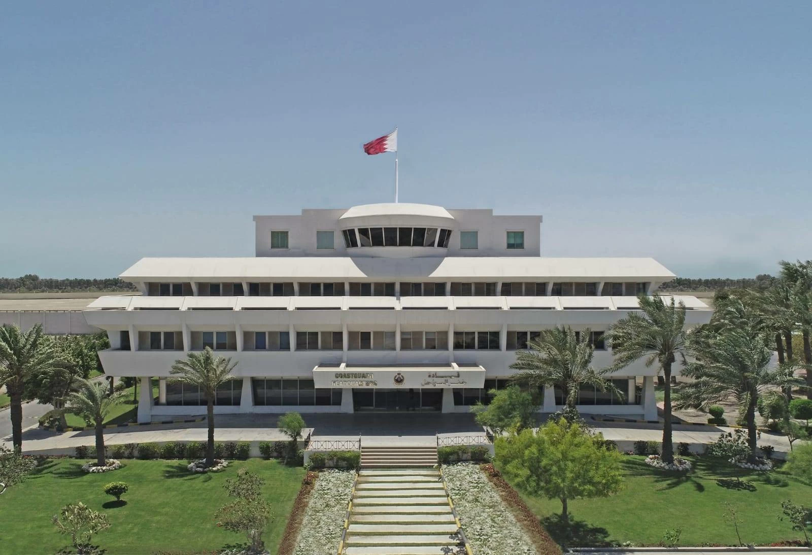 خفر السواحل تقبض على بحار مخالف وتضبط شباك جر قاعية بعد فرار قارب من منطقة المسح البحري ثلاثي الأبعاد