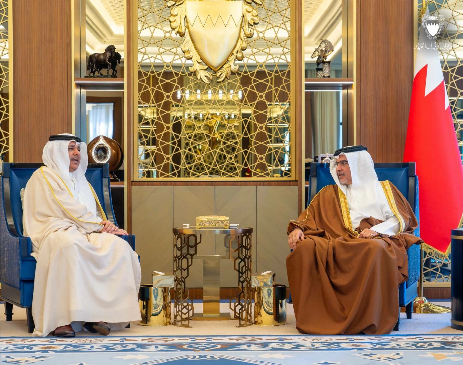 نائب الملك ولي العهد يلتقي المهندس كمال بن أحمد