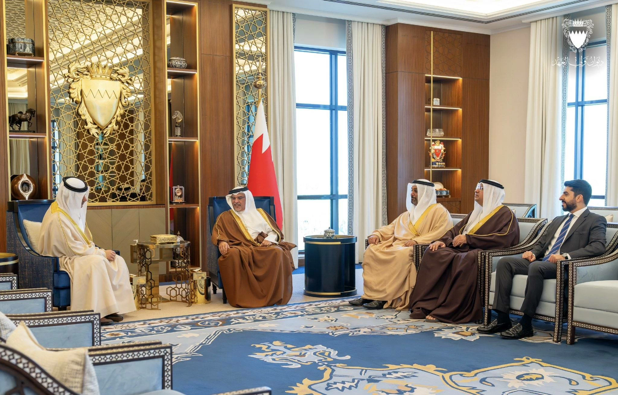 نائب الملك ولي العهد يلتقي المهندس كمال بن أحمد