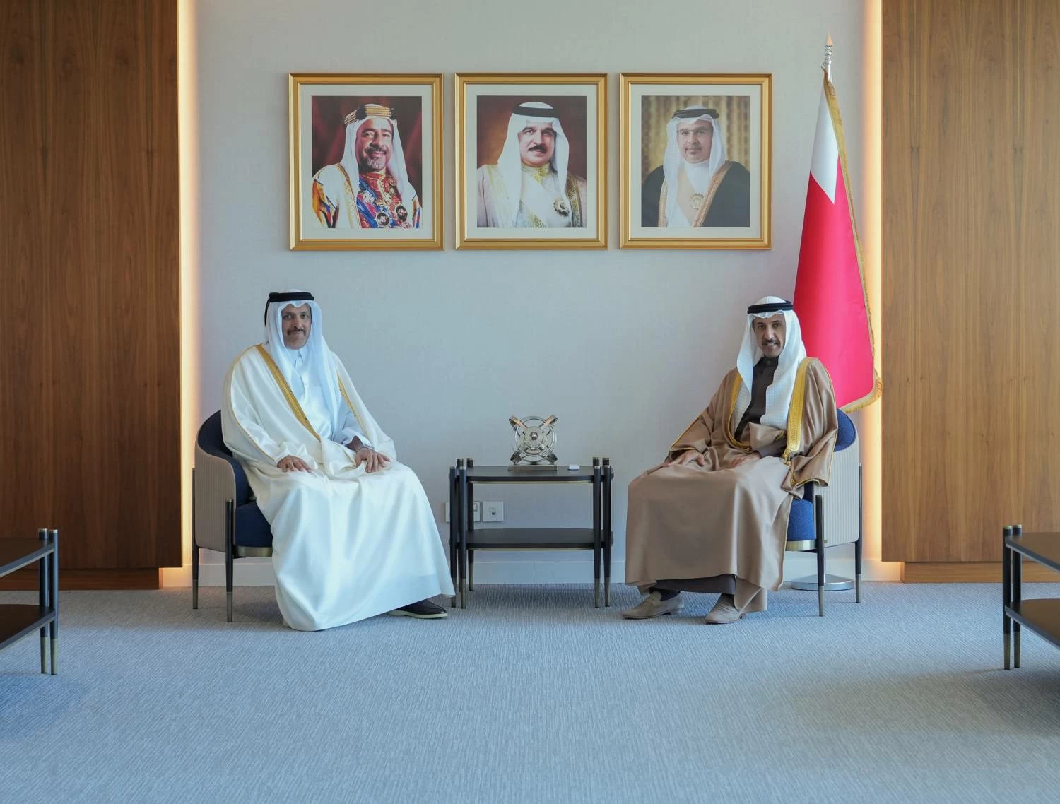 وزير المواصلات والاتصالات يستقبل سفير دولة قطر لدى مملكة البحرين