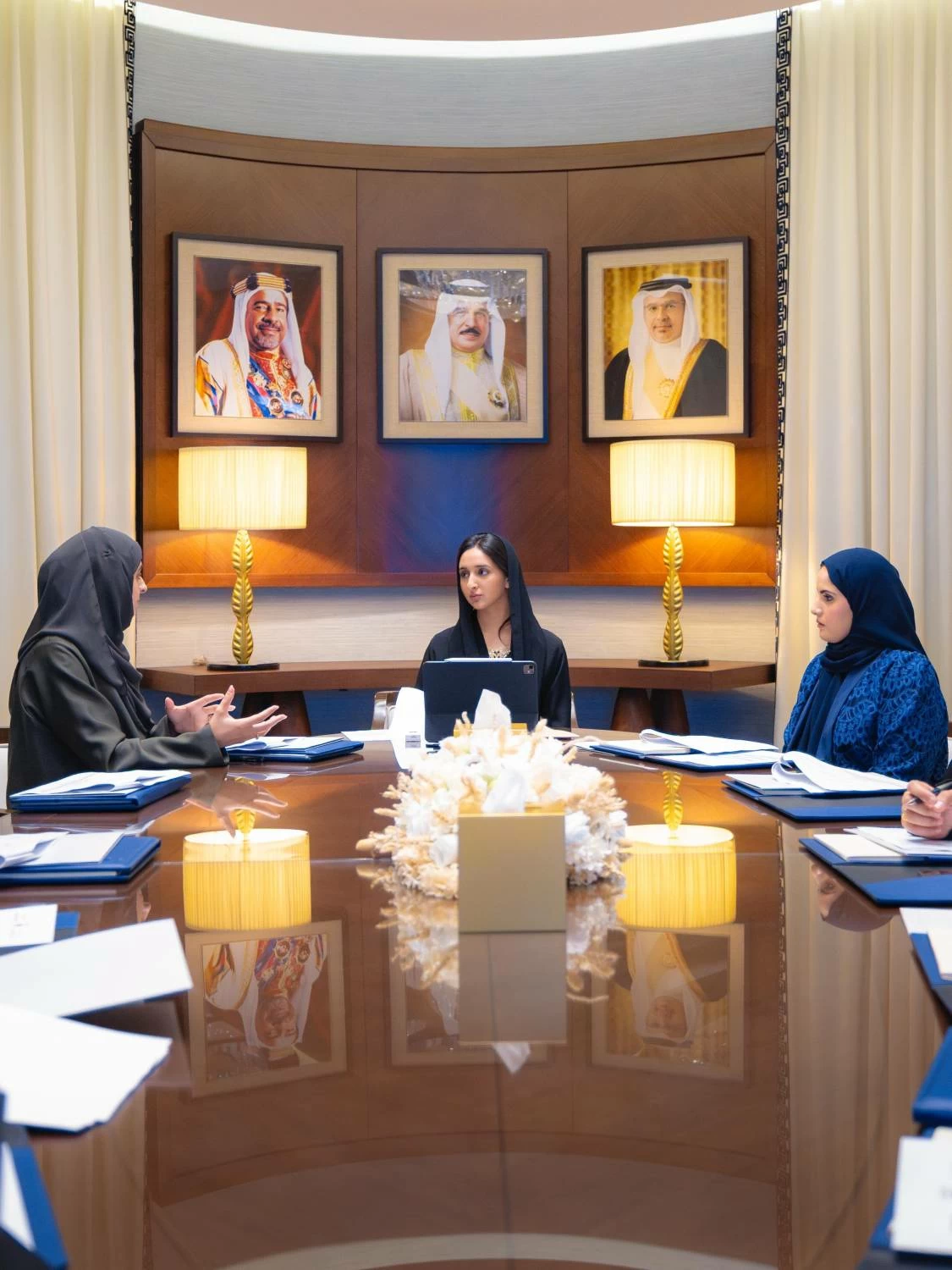 شيمة بنت ناصر تترأس الاجتماع الأول للمبادرات التطوعية الإنسانية