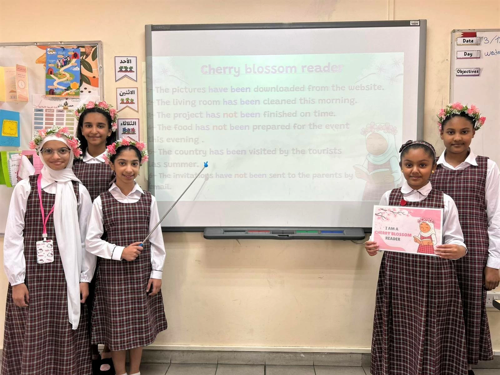 المعلمة لمياء الفليج تقود طالباتها للتميز في اللغة الإنجليزية