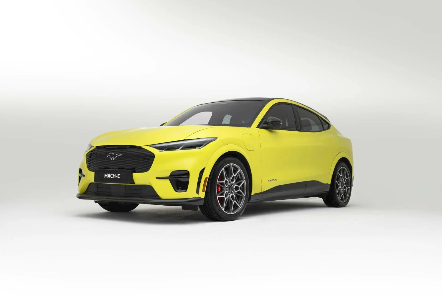 &laquo;موستنج ماك-إي&raquo; الجديدة من &laquo;فورد&raquo;.. أداء رياضي وتقنيات رفيعة