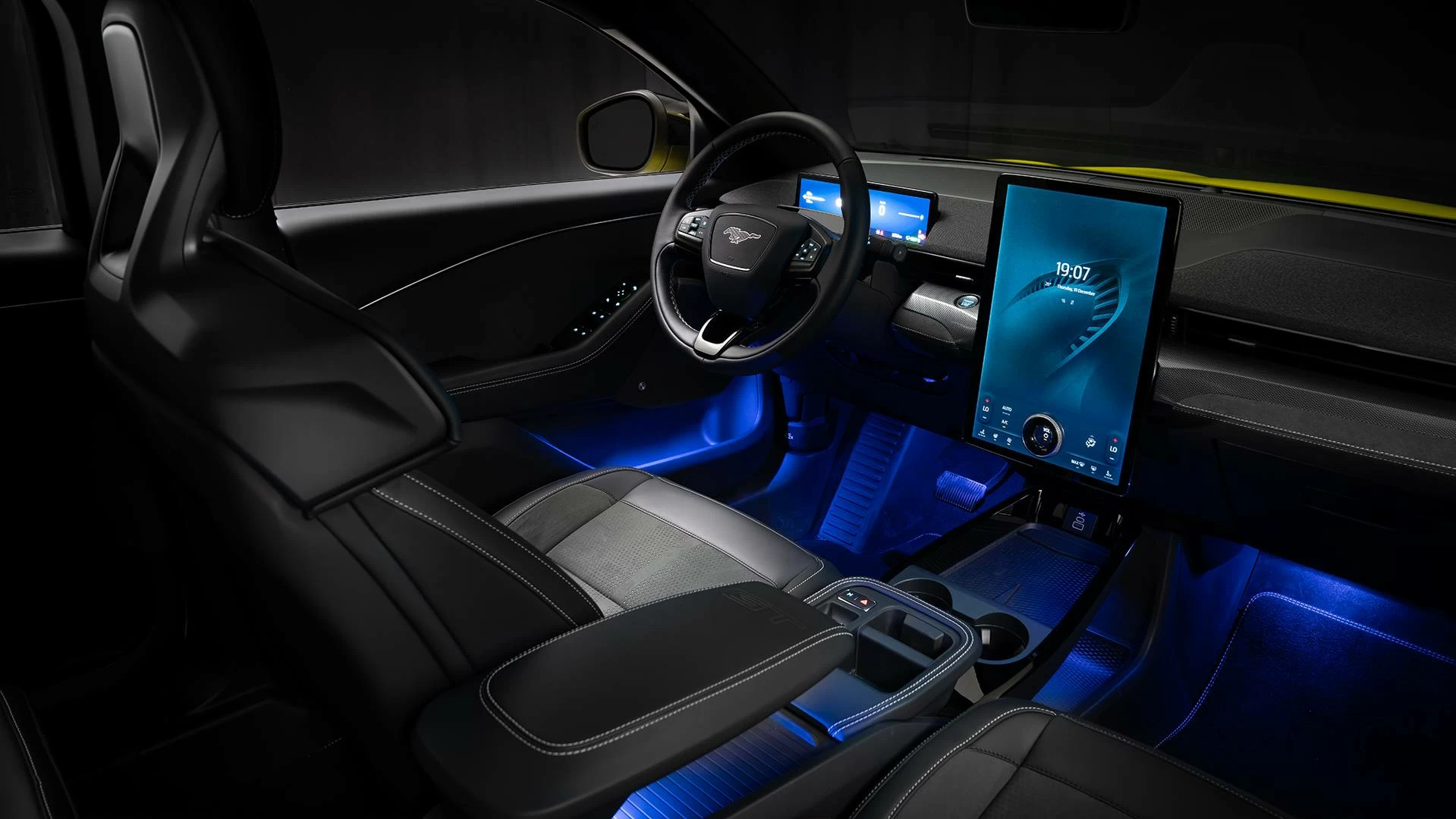 &laquo;موستنج ماك-إي&raquo; الجديدة من &laquo;فورد&raquo;.. أداء رياضي وتقنيات رفيعة