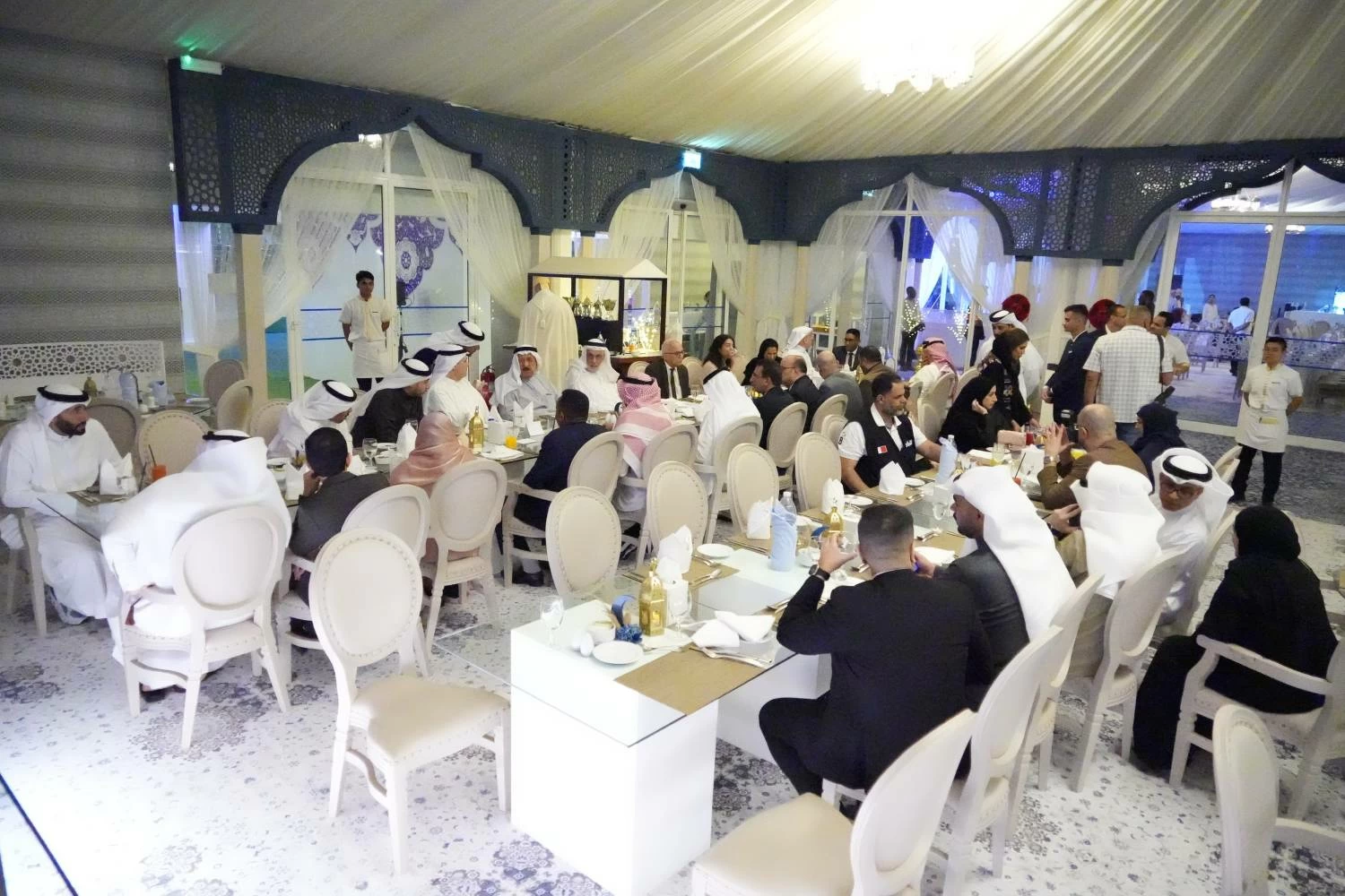 &laquo;يوسف بن أحمد كانو&raquo; تقيم غبقتها الإعلامية في خيمة فندق الخليج الرمضانية