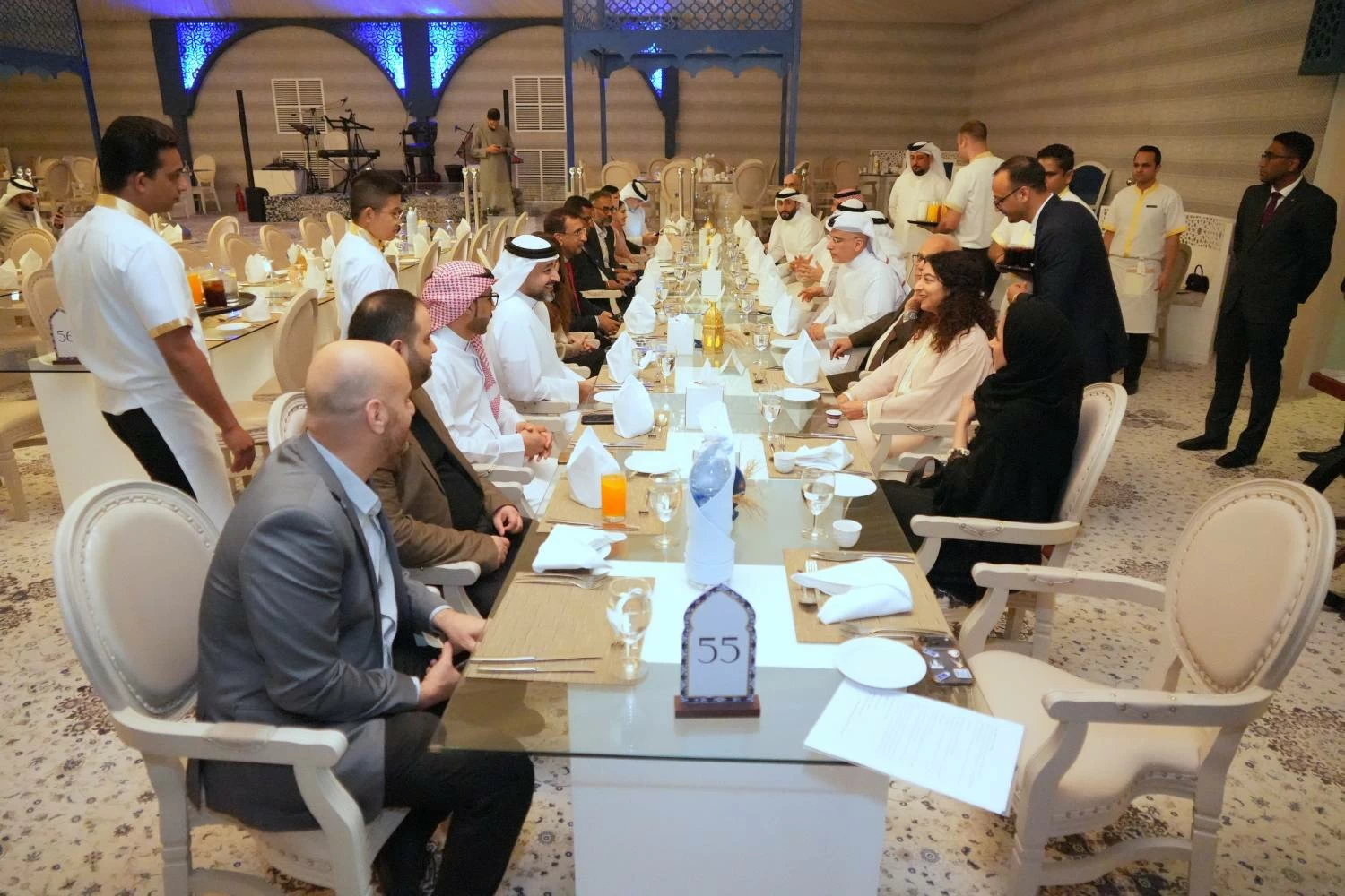 &laquo;يوسف بن أحمد كانو&raquo; تقيم غبقتها الإعلامية في خيمة فندق الخليج الرمضانية