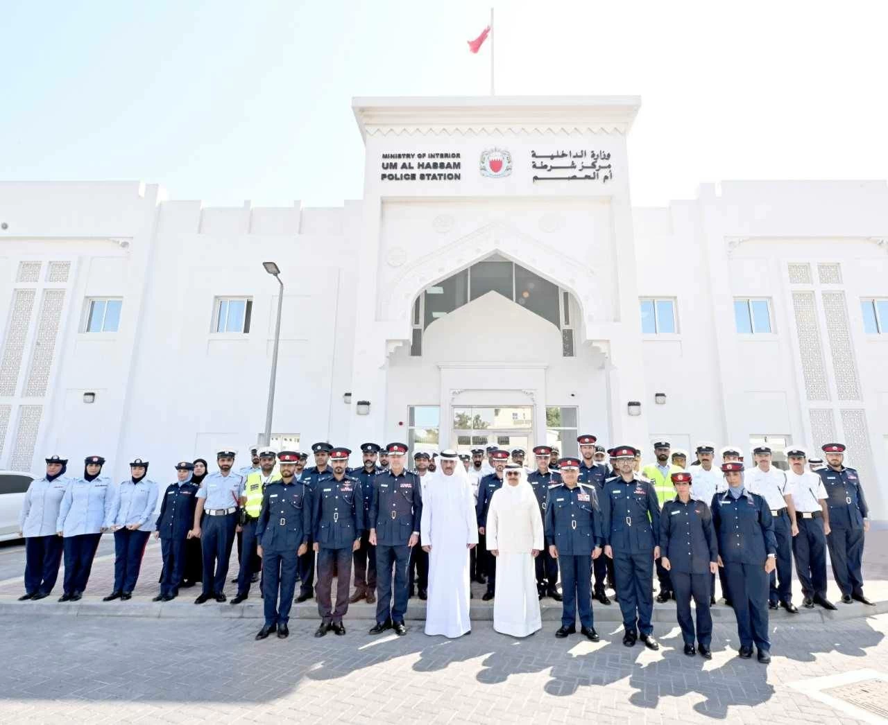 وزير الداخلية يفتتح "شرطة أم الحصم" الجديد متضمناً دوريات أمنية ذكية