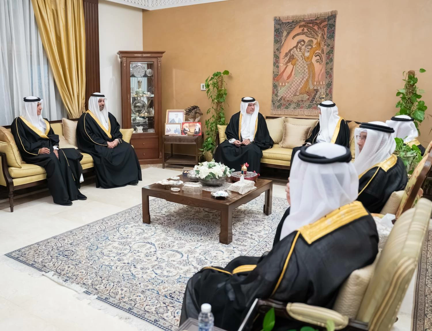 ولي العهد رئيس الوزراء يزور عدد من المجالس الرمضانية