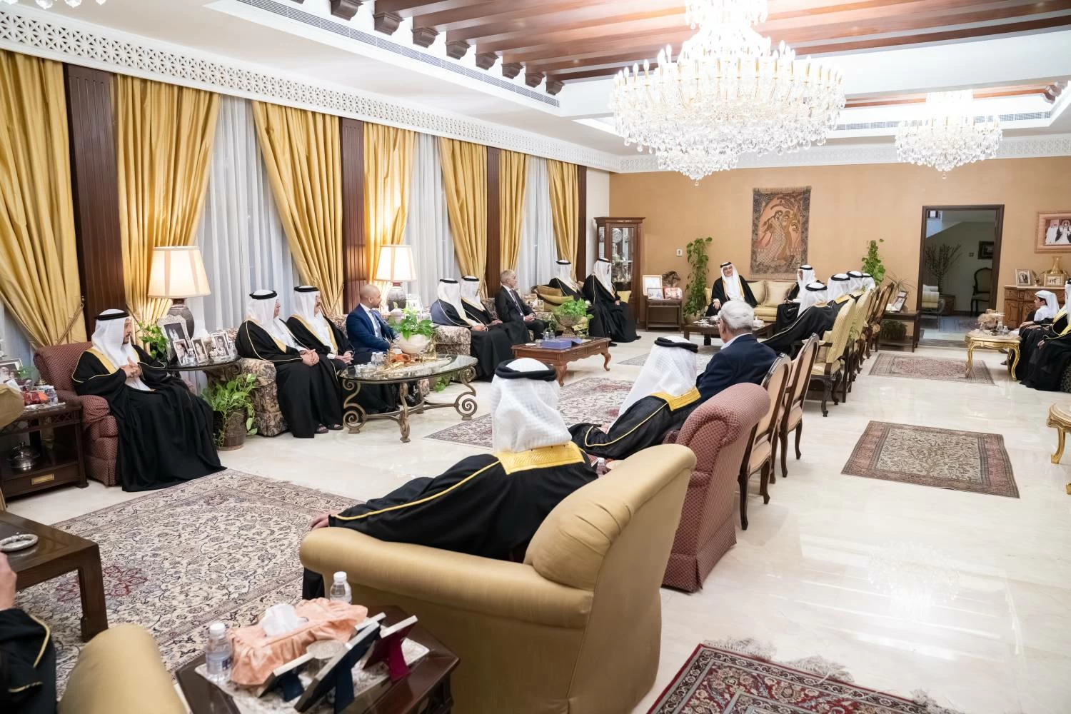 ولي العهد رئيس الوزراء يزور عدد من المجالس الرمضانية