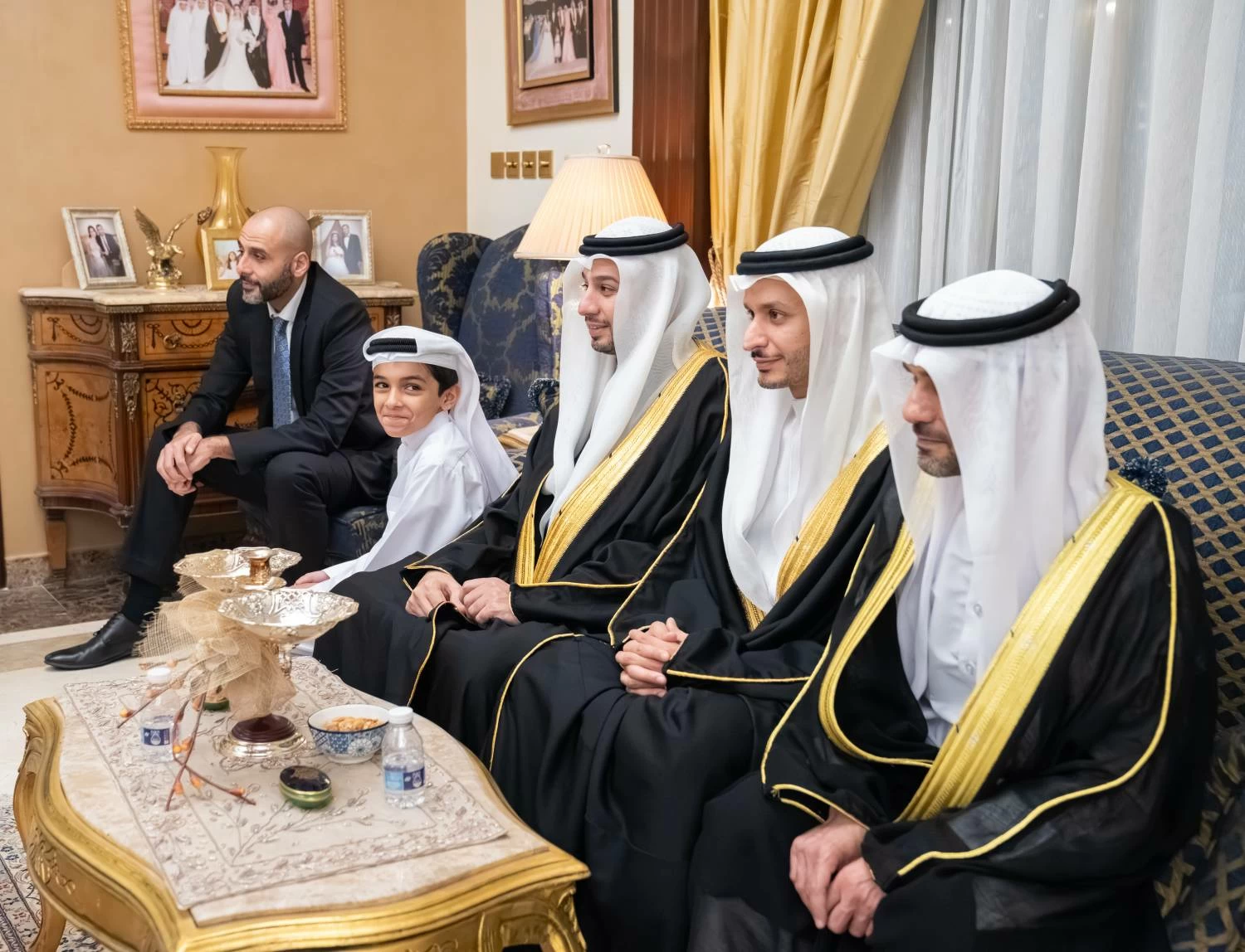 ولي العهد رئيس الوزراء يزور عدد من المجالس الرمضانية