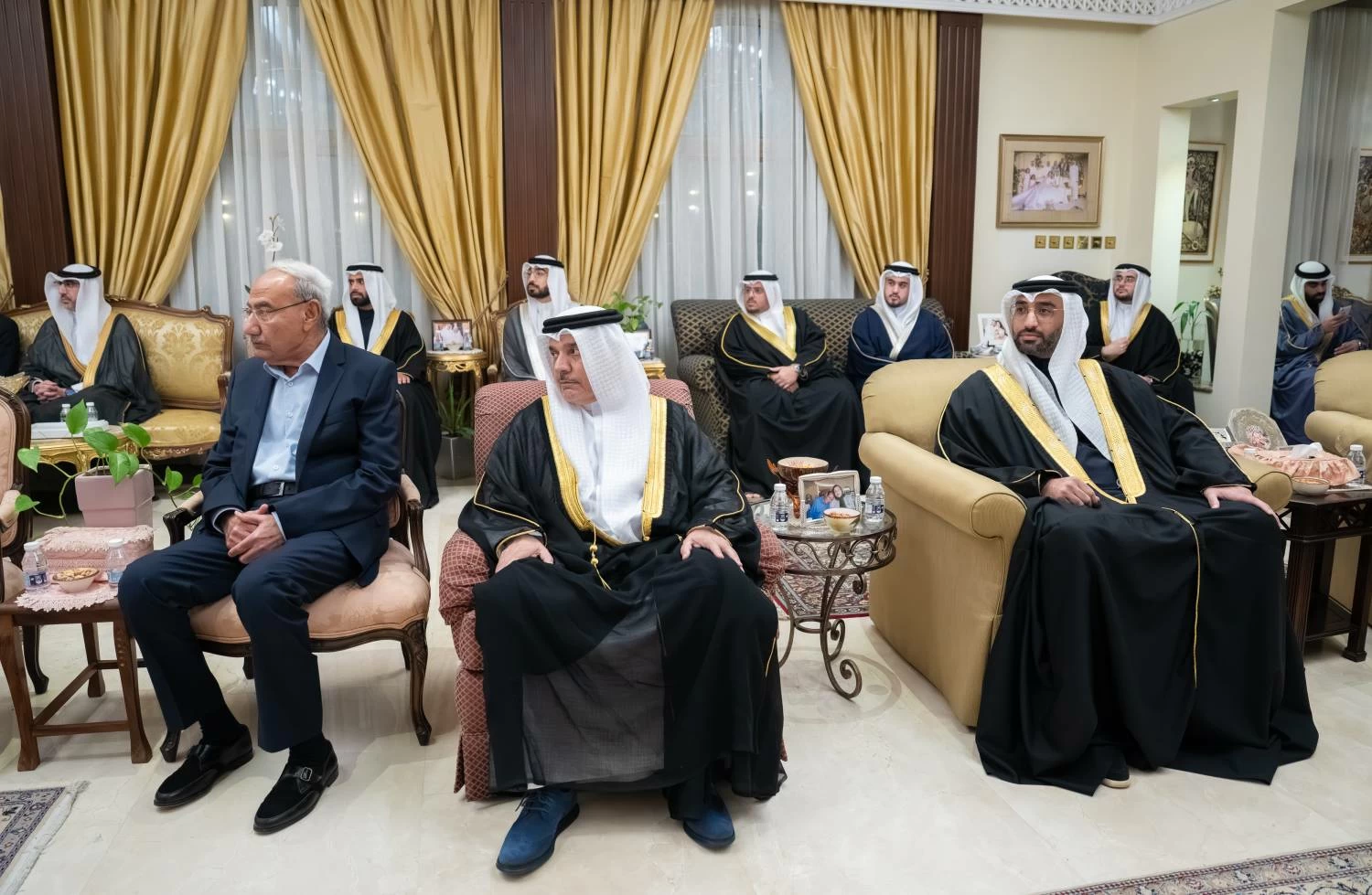 ولي العهد رئيس الوزراء يزور عدد من المجالس الرمضانية