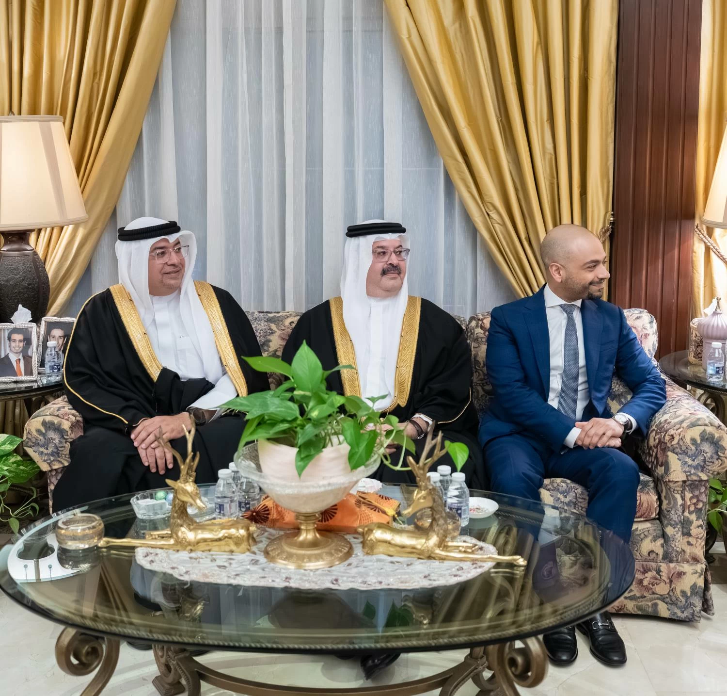 ولي العهد رئيس الوزراء يزور عدد من المجالس الرمضانية