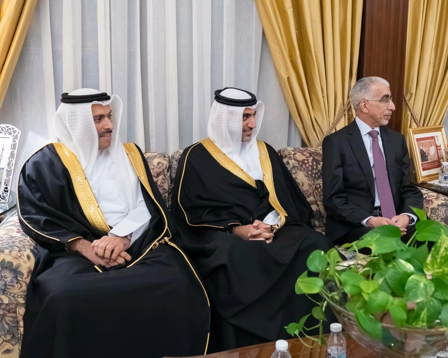 ولي العهد رئيس الوزراء يزور عدد من المجالس الرمضانية