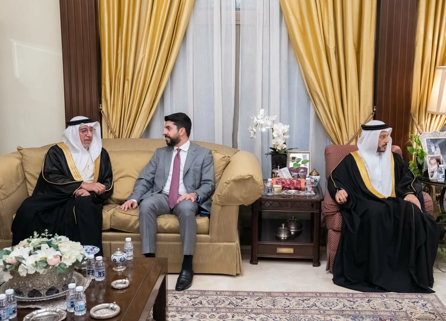 ولي العهد رئيس الوزراء يزور عدد من المجالس الرمضانية