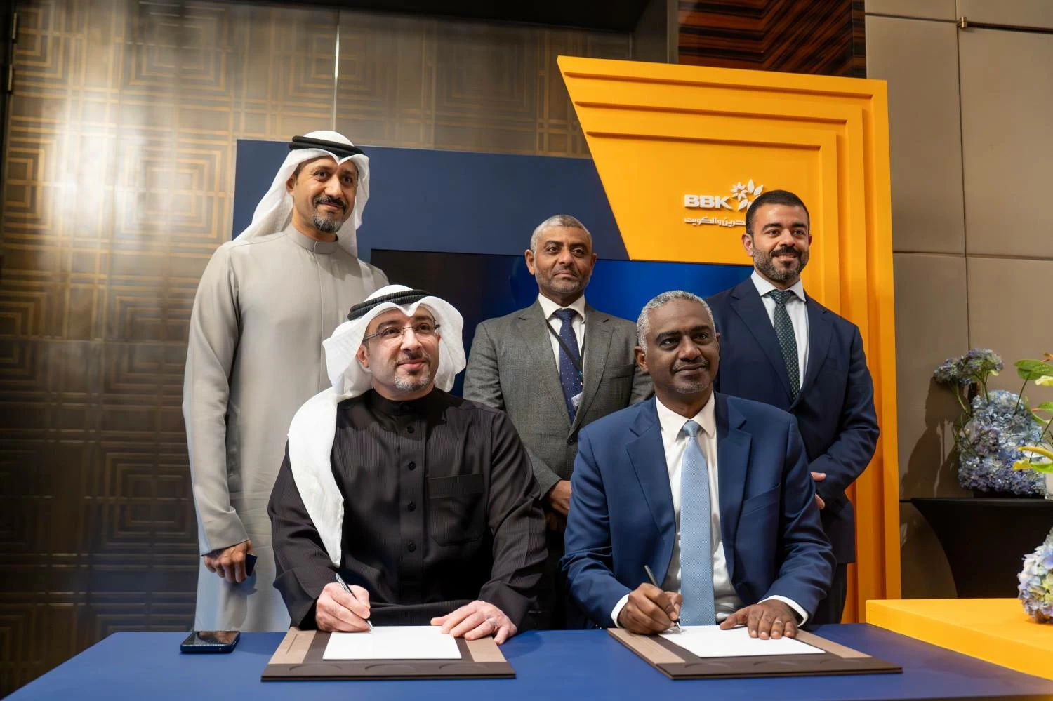 بنك البحرين والكويت وشركة الأنظمة المتحدة يوقّعان مذكرة تفاهم لتعزيز حلول الطاقة الذكية والمتجددة