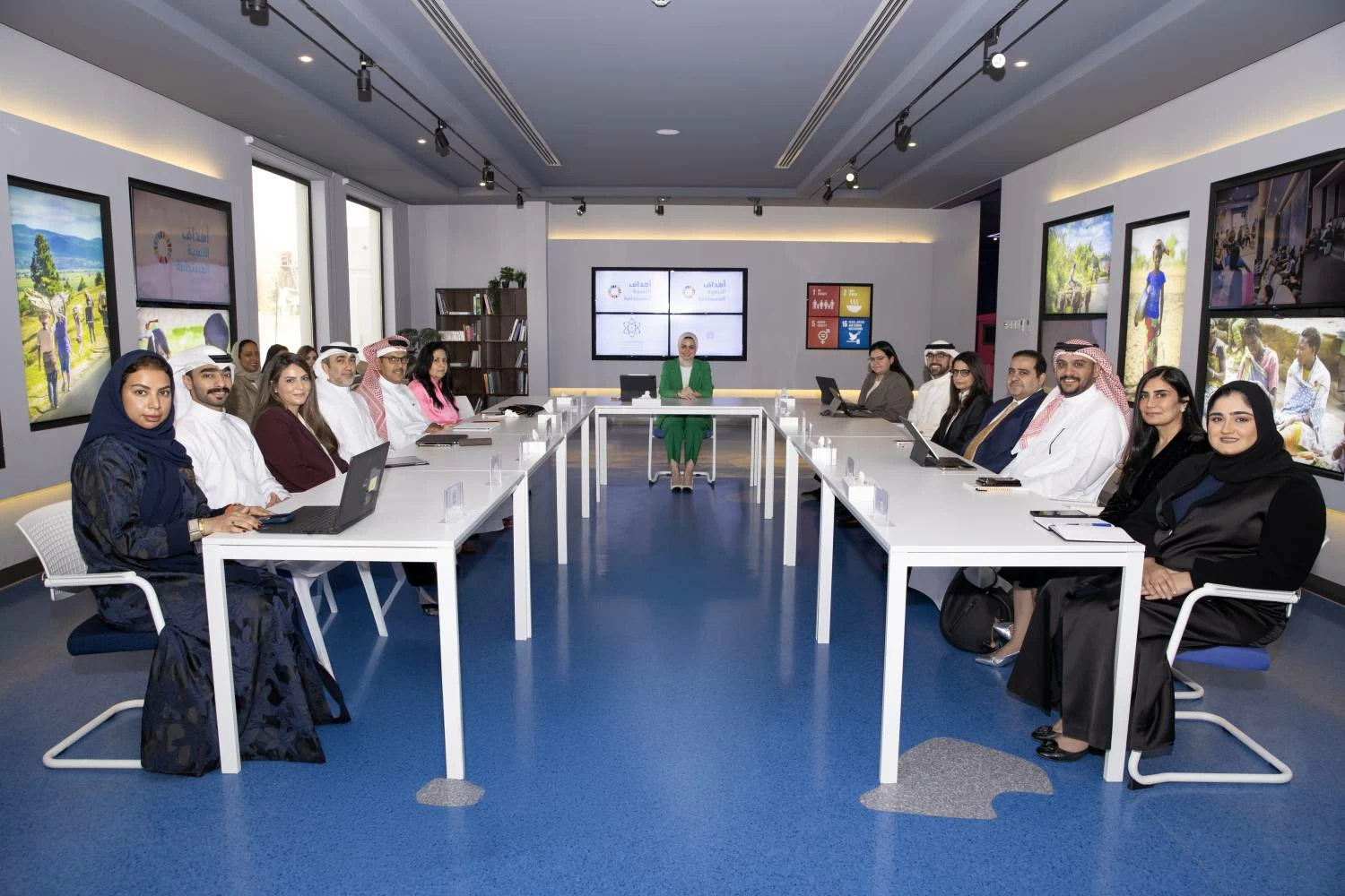 وزيرة الشباب تترأس الاجتماع الدوري للجنة تمكين الشباب في القطاعين العام والخاص