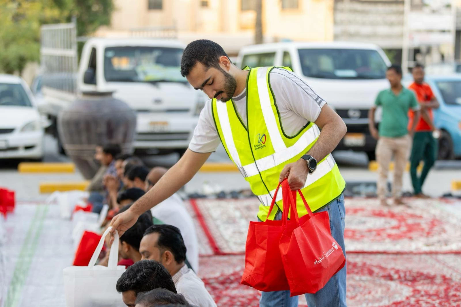 المؤسسة الملكية تقيم مائدة الإفطار الجماعي في جامع سبيكة الأنصاري
