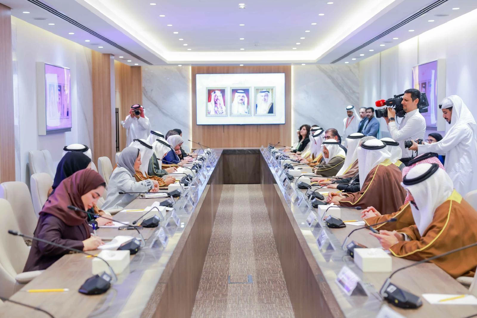 السلطة التشريعية تعقد اجتماعًا مشتركًا مع وزير الخارجية