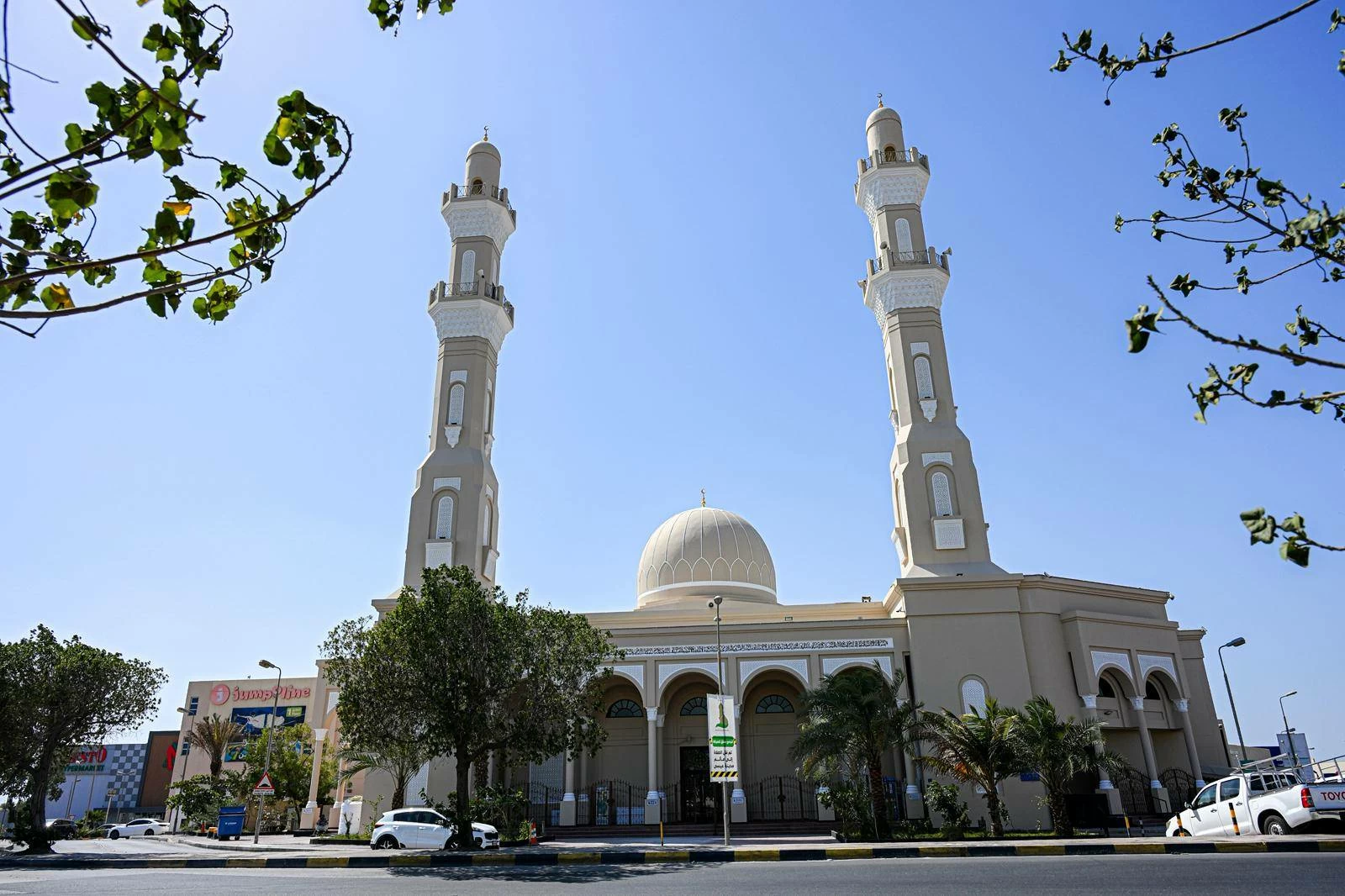 وزير العدل يفتتح جامع مدينة عيسى الجنوبي بعد انتهاء الصيانة