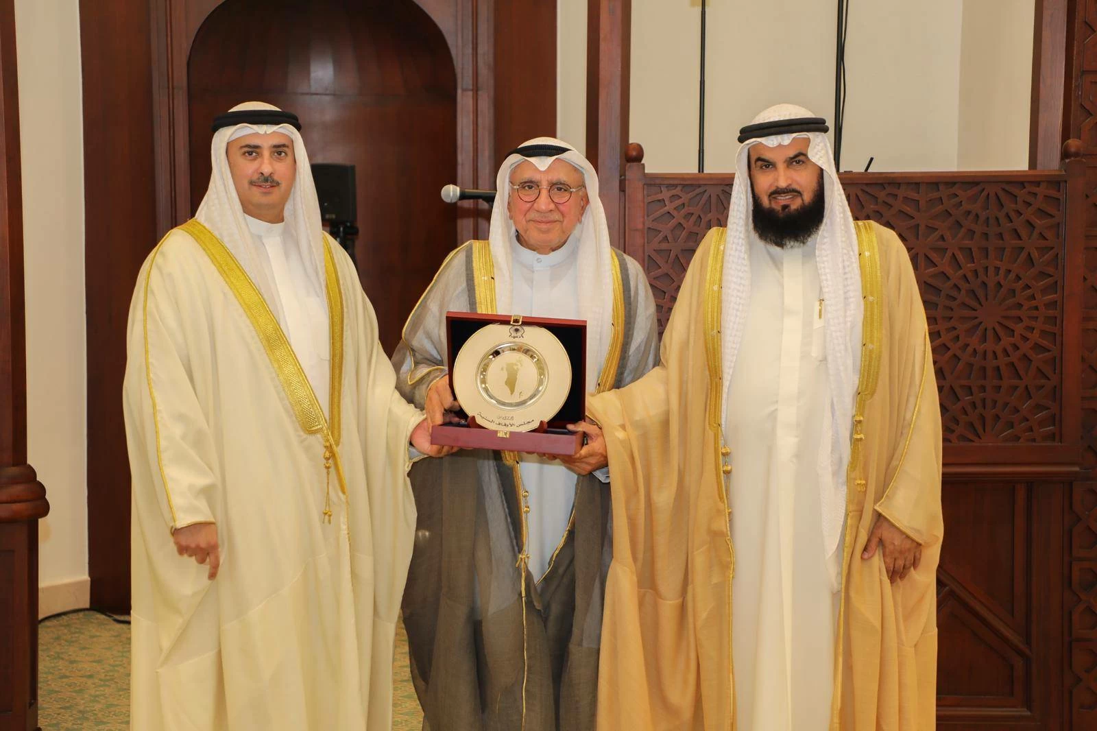 وزير العدل يفتتح جامع حصة البكر في المحرق بعد انتهاء الصيانة