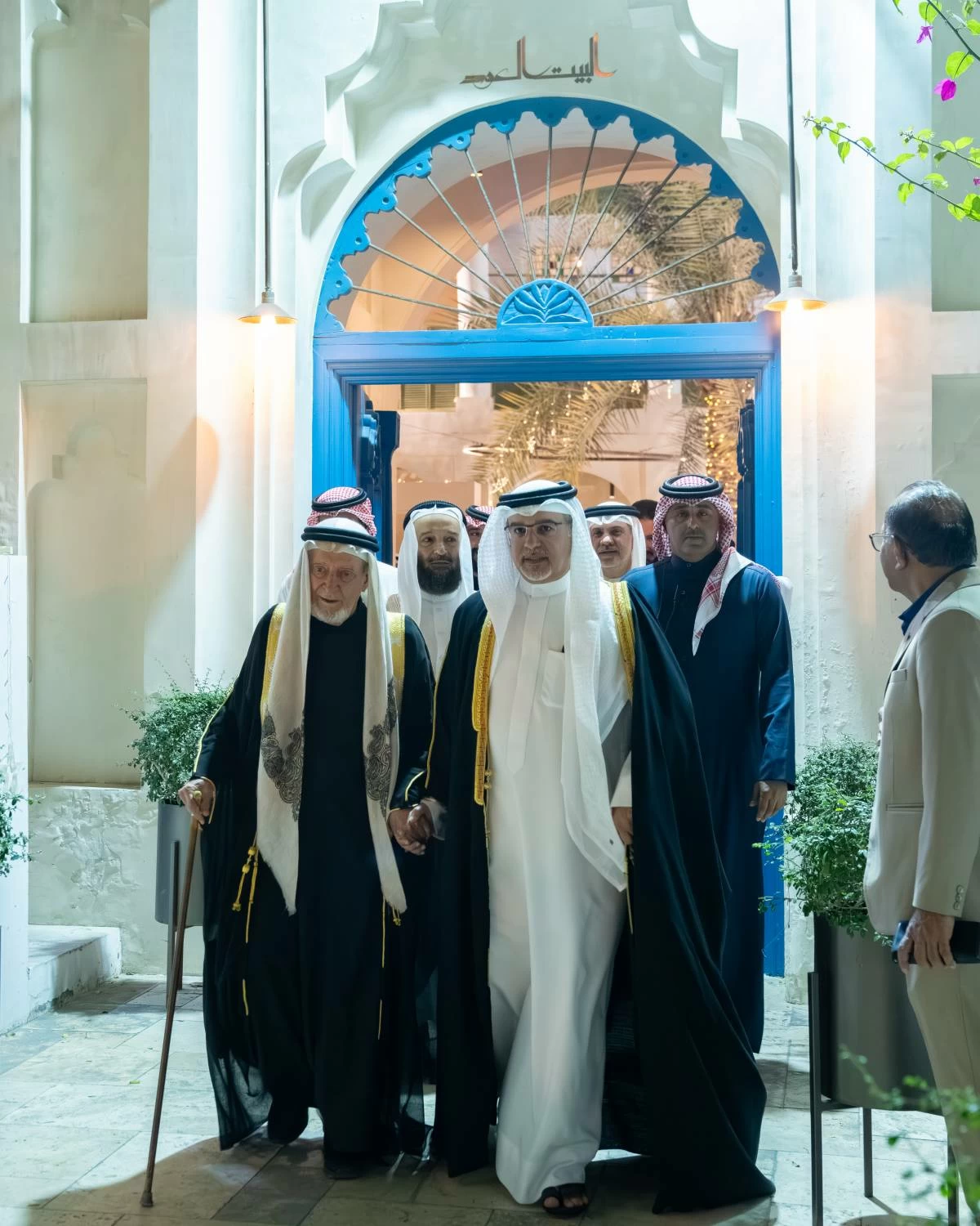 ولي العهد رئيس الوزراء يزور عدداً من المجالس الرمضانية