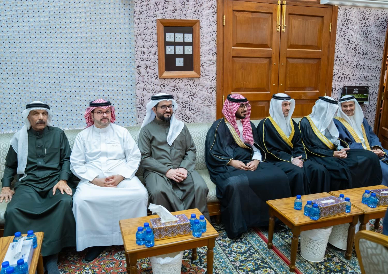 ولي العهد رئيس الوزراء يزور عدداً من المجالس الرمضانية