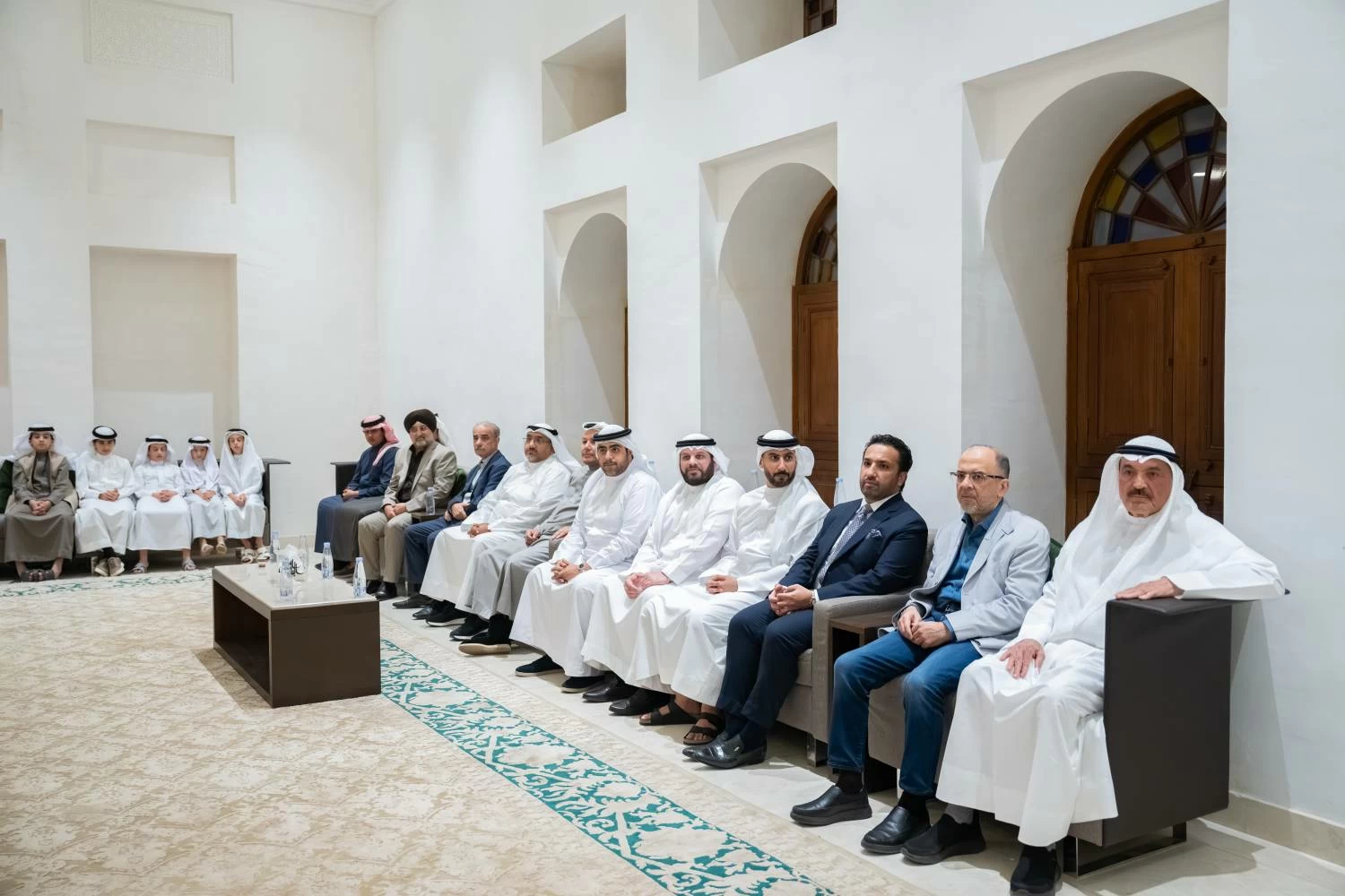 ولي العهد رئيس الوزراء يزور عدداً من المجالس الرمضانية