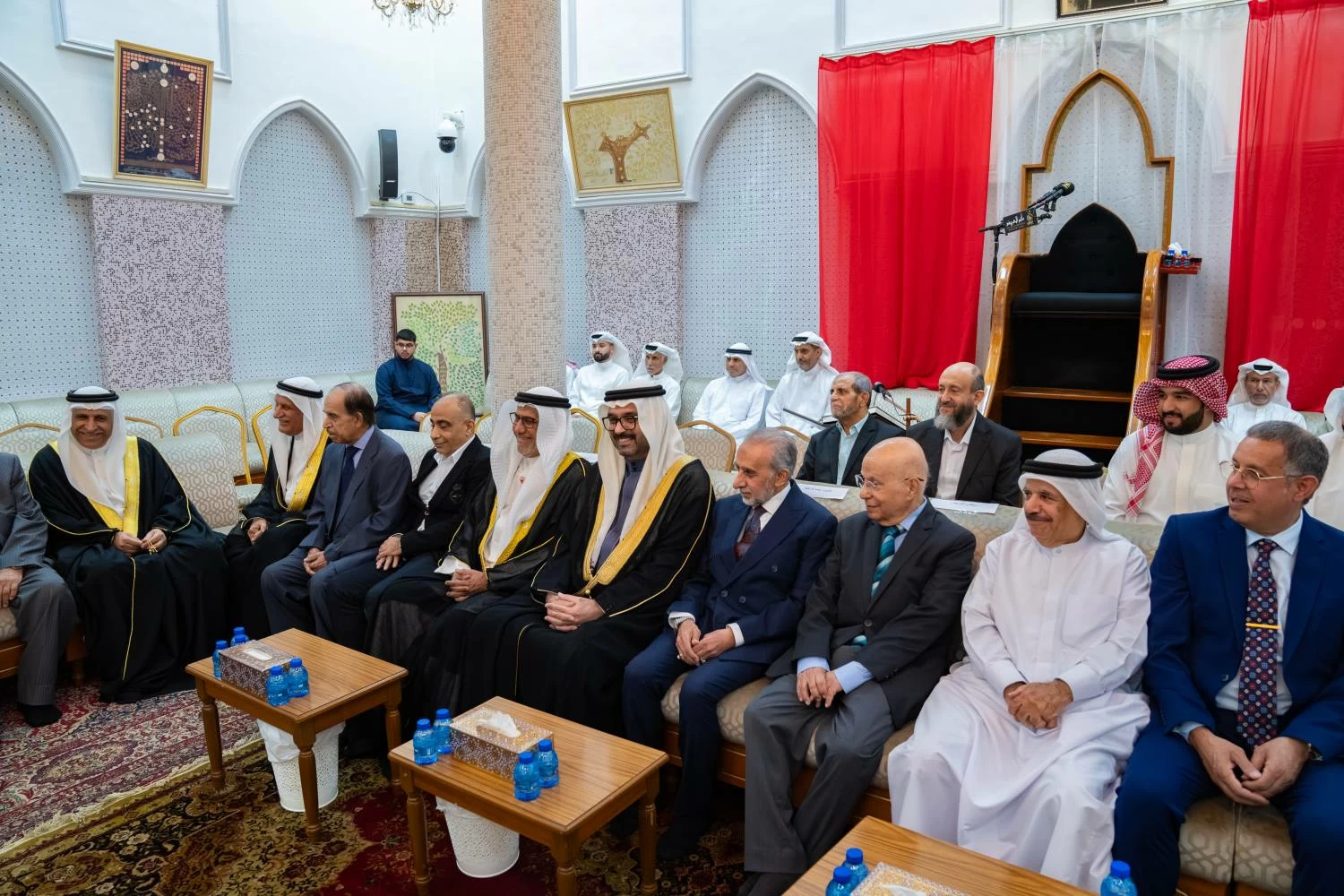 ولي العهد رئيس الوزراء يزور عدداً من المجالس الرمضانية