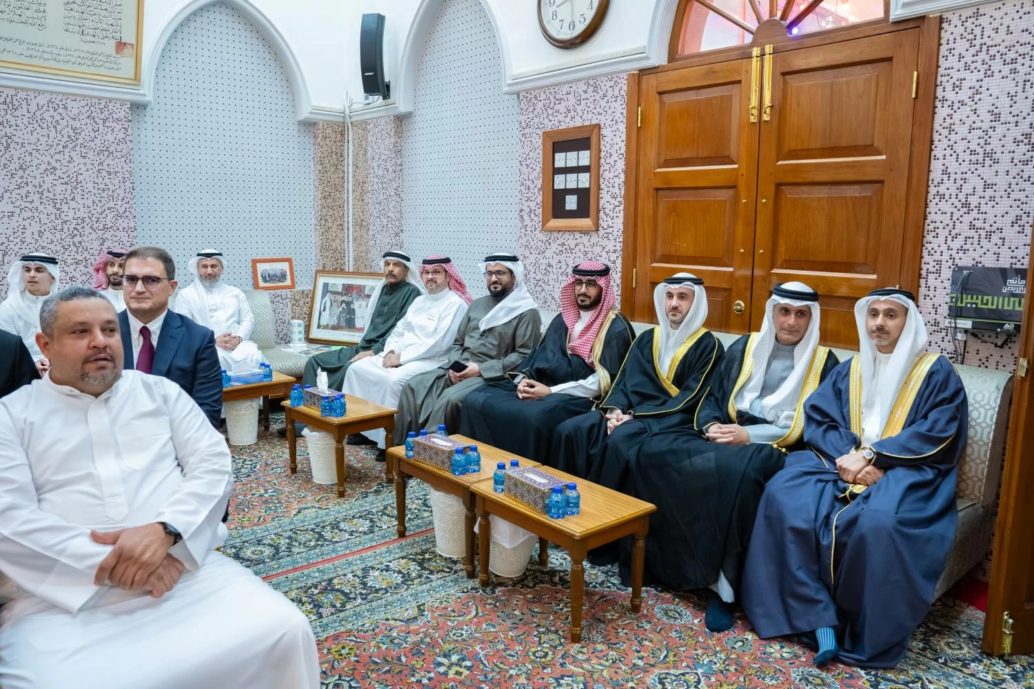 ولي العهد رئيس الوزراء يزور عدداً من المجالس الرمضانية