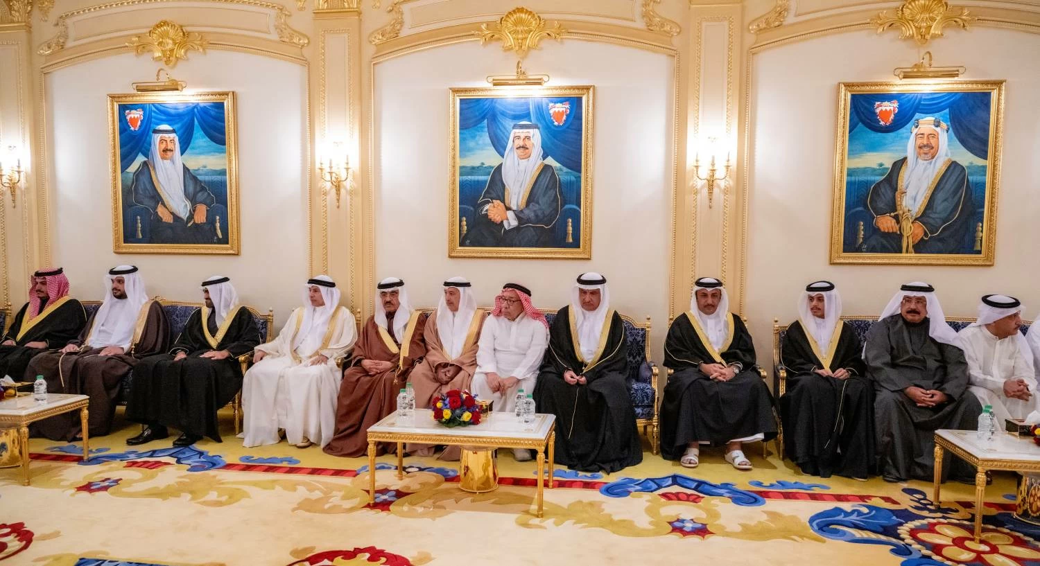 علي بن خليفة يستقبل أفراداً من العائلة المالكة الكريمة ورؤساء بعثات دبلوماسية ومواطنين