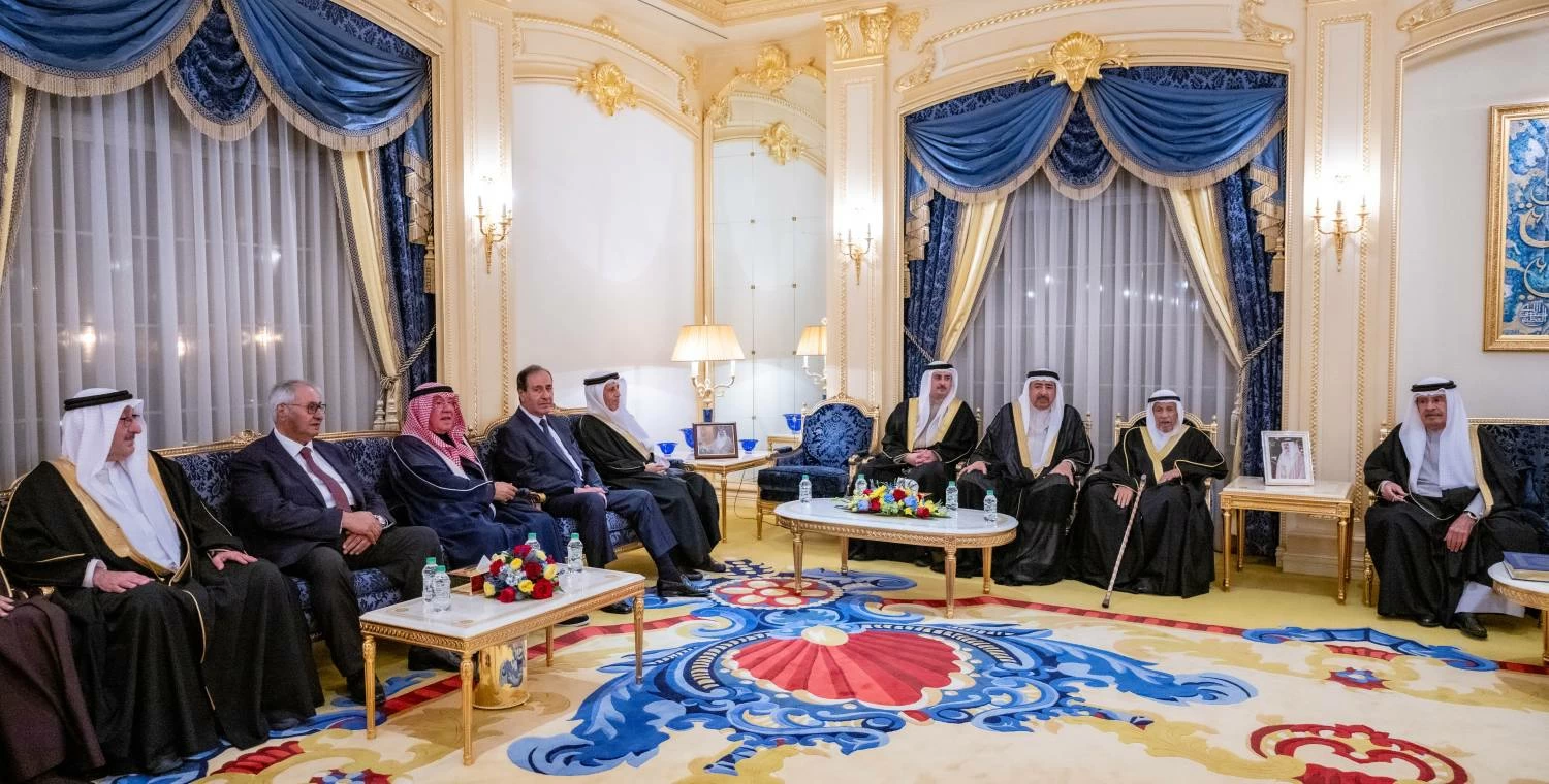 علي بن خليفة يستقبل أفراداً من العائلة المالكة الكريمة ورؤساء بعثات دبلوماسية ومواطنين