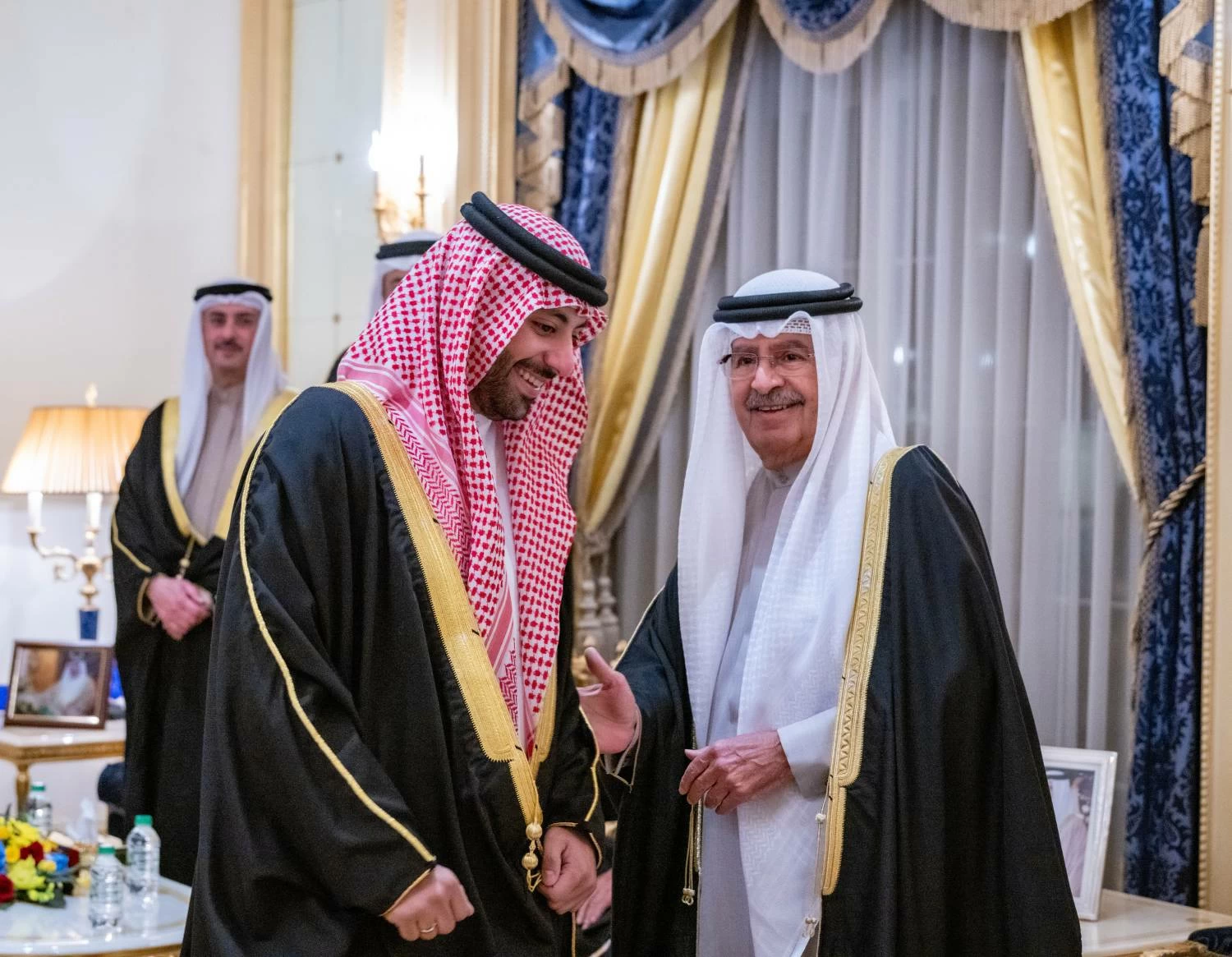 علي بن خليفة يستقبل أفراداً من العائلة المالكة الكريمة ورؤساء بعثات دبلوماسية ومواطنين