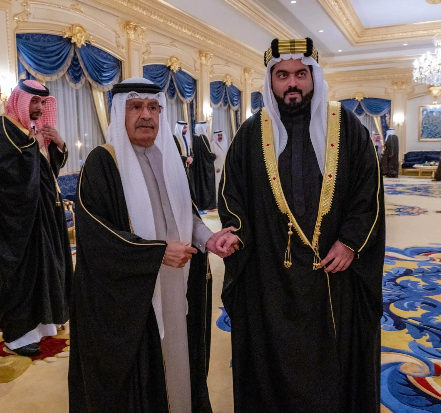 علي بن خليفة يستقبل أفراداً من العائلة المالكة الكريمة ورؤساء بعثات دبلوماسية ومواطنين