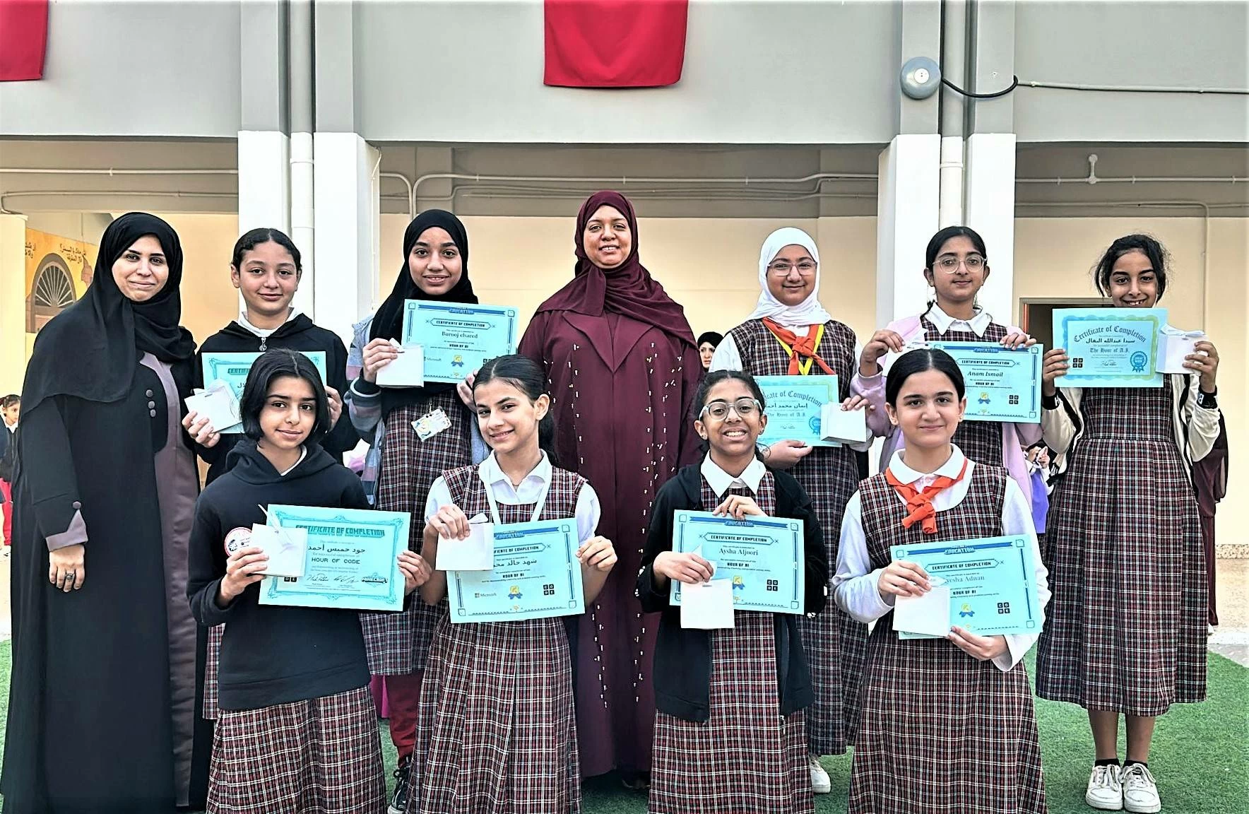 طالبات مدرسة الأندلس يحصلن على 30 شهادة في أساسيات البرمجة والذكاء الاصطناعي