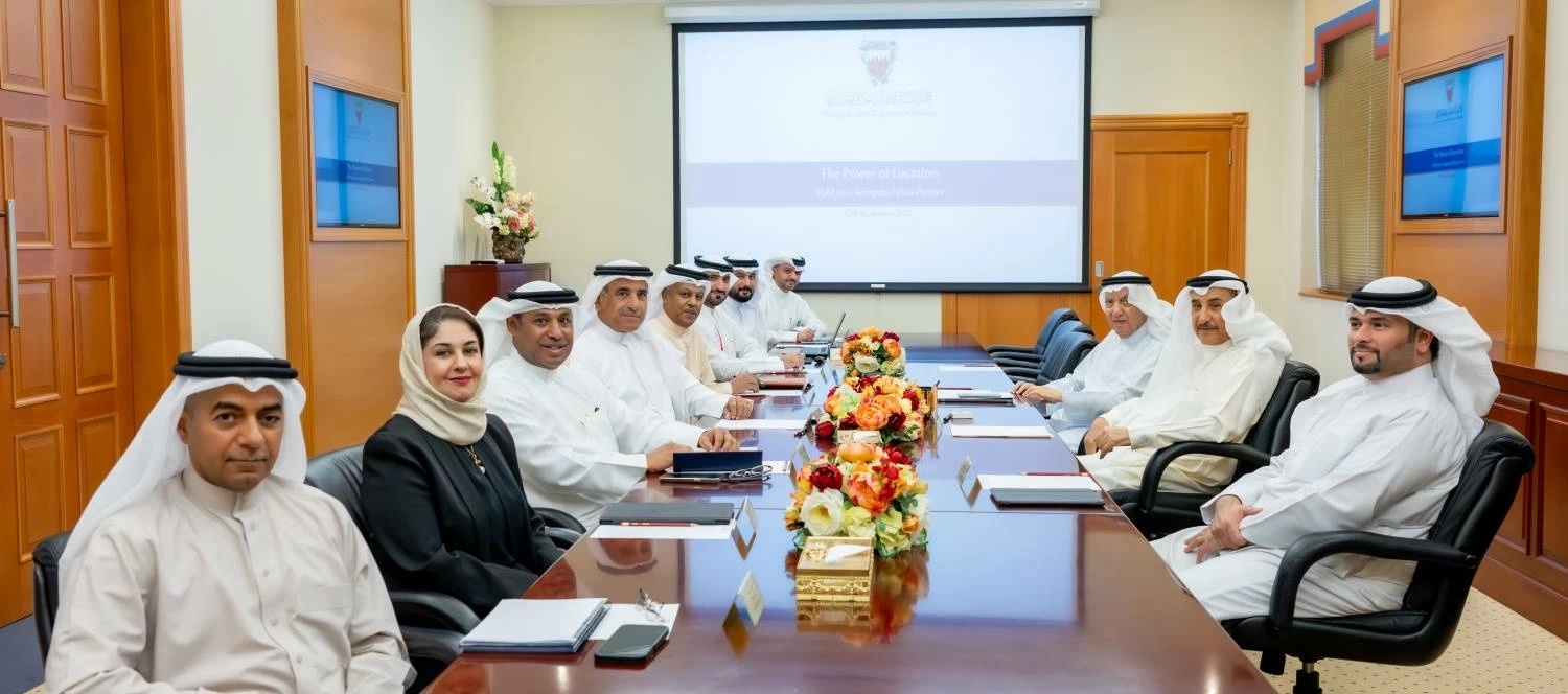 خالد بن عبد الله يلتقي رئيس جهاز المساحة والتسجيل العقاري ويطلع على خدمات "Geoportal"