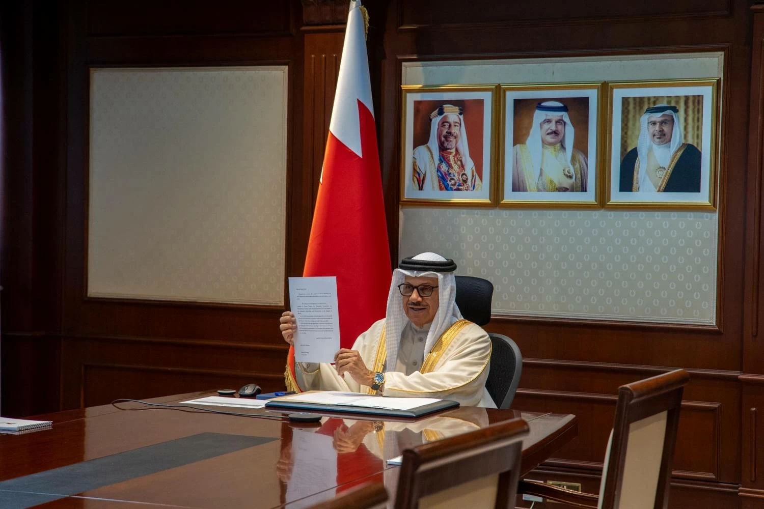 وزير الخارجية يتسلم نسخًا من أوراق اعتماد عدد من السفراء المعينين لدى مملكة البحرين