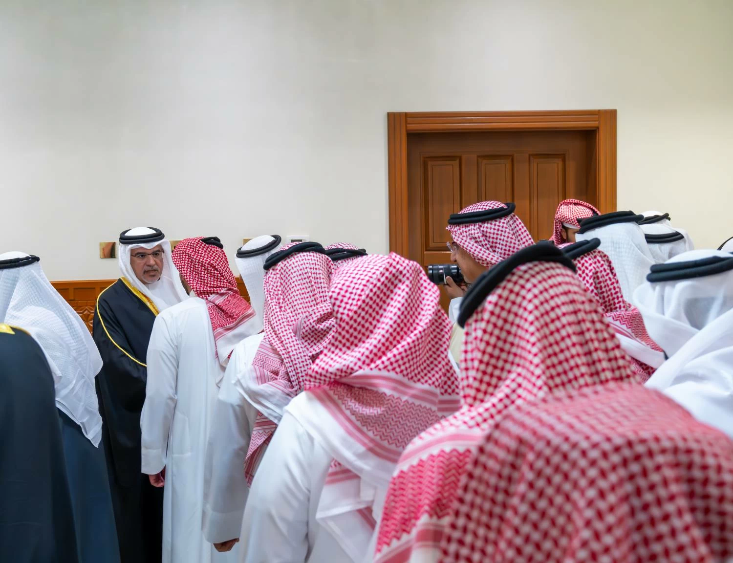 ولي العهد رئيس الوزراء يزور عدد من المجالس الرمضانية