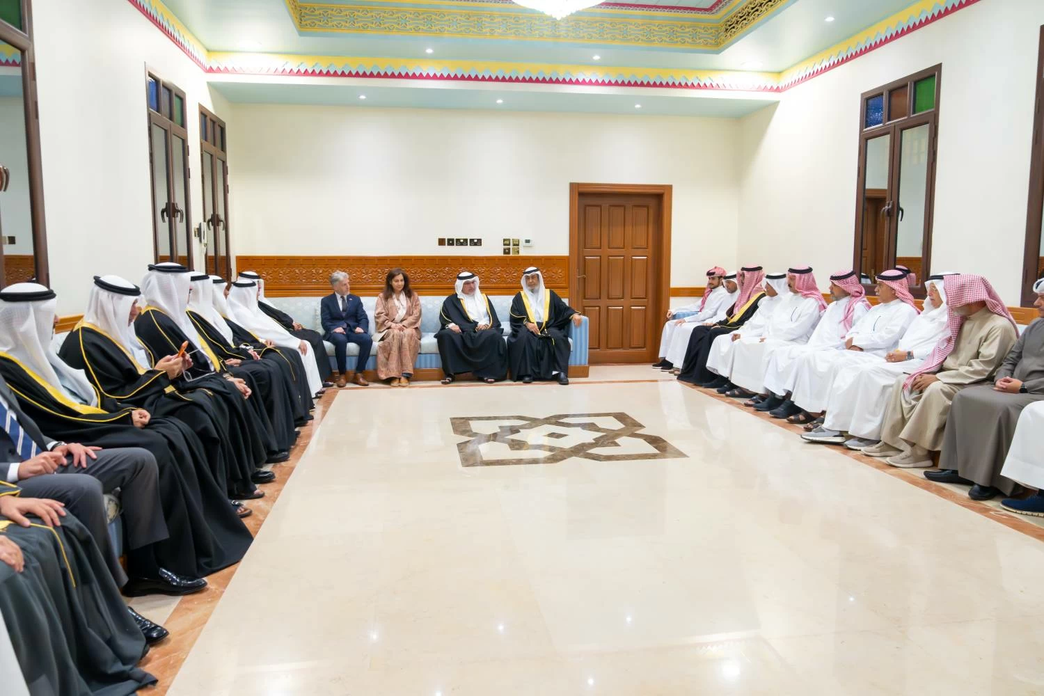 ولي العهد رئيس الوزراء يزور عدد من المجالس الرمضانية