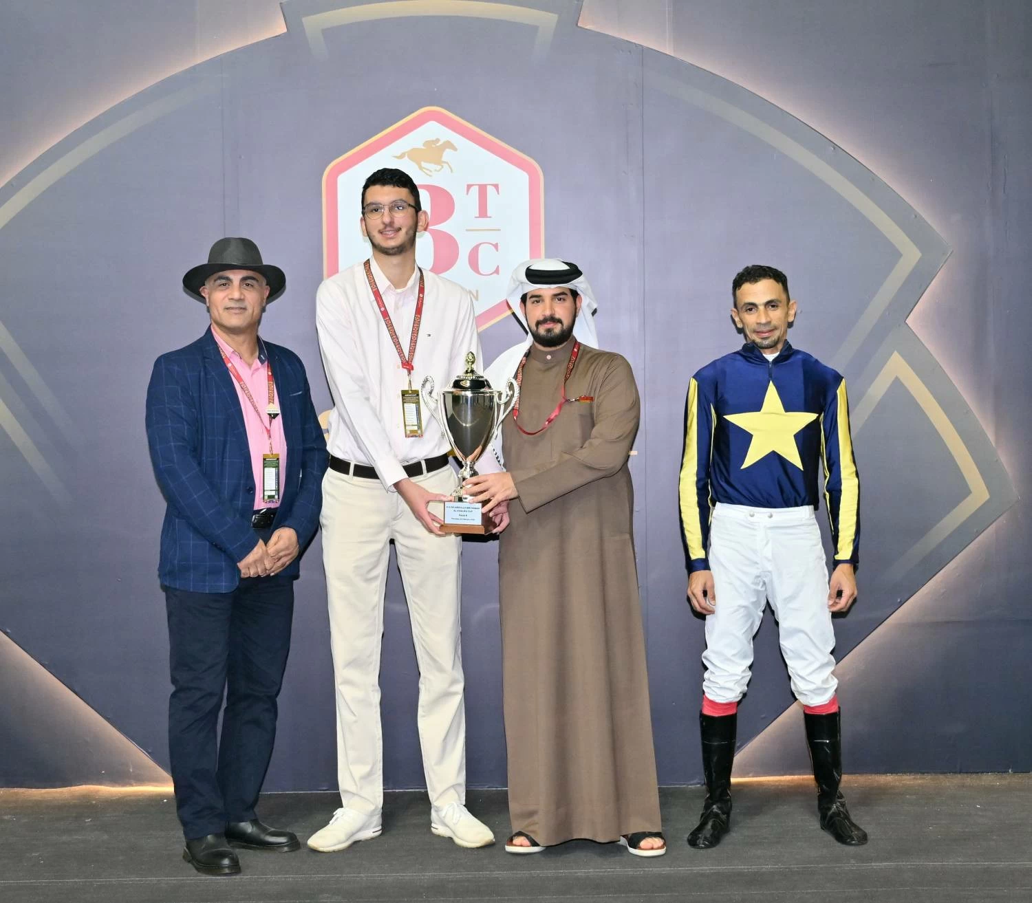 عيسى بن سلمان يشهد السباق الـ21 للخيل ضمن موسم السباقات 2025/2026