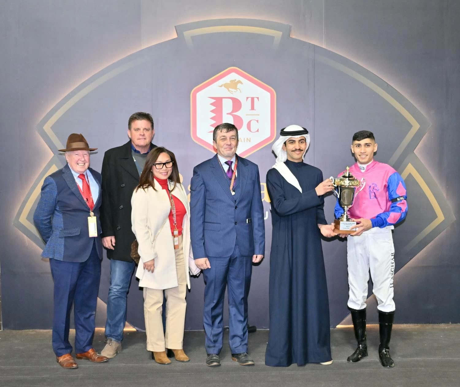 عيسى بن سلمان يشهد السباق الـ21 للخيل ضمن موسم السباقات 2025/2026