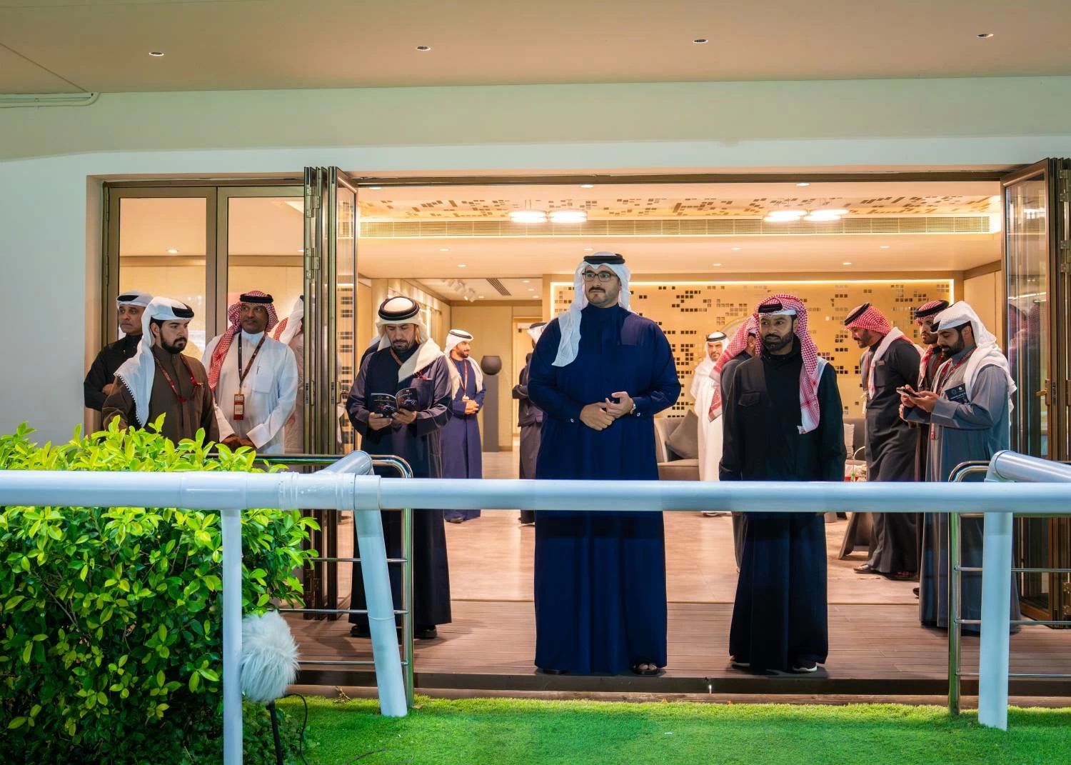 عيسى بن سلمان يشهد السباق الـ21 للخيل ضمن موسم السباقات 2025/2026