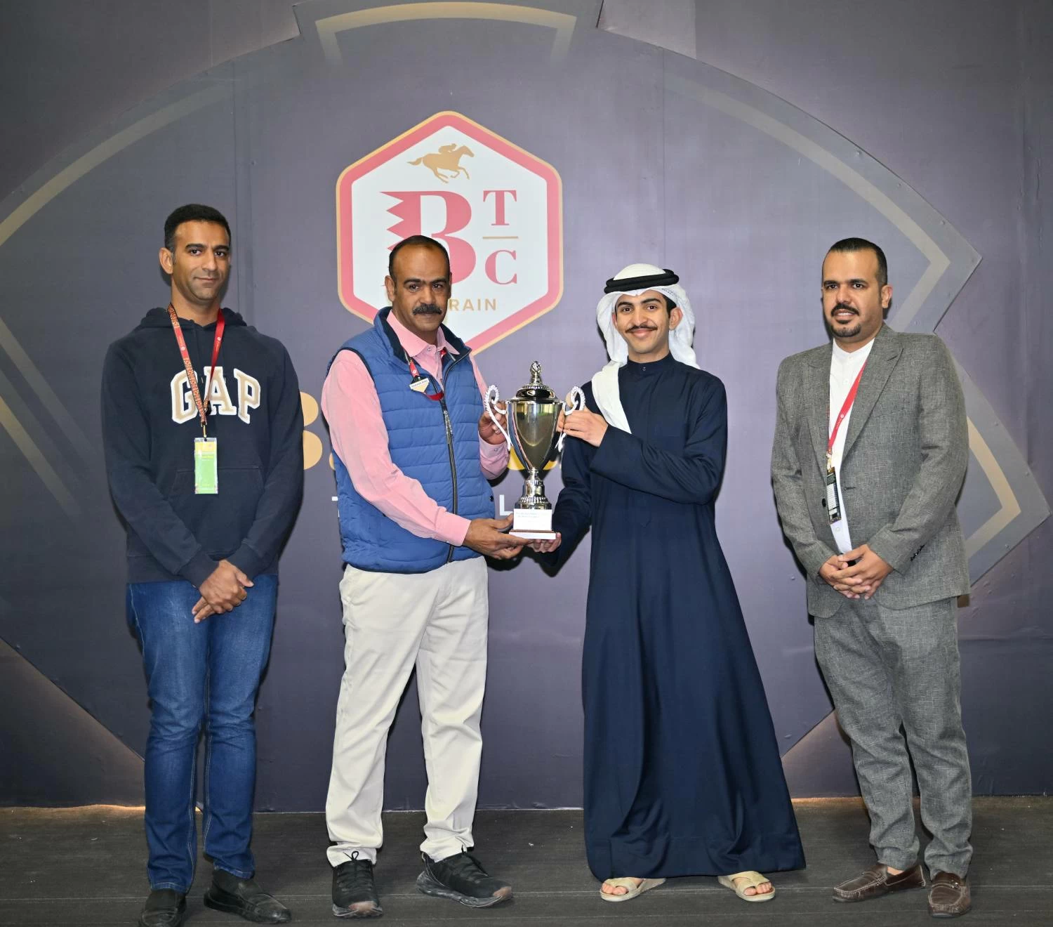 عيسى بن سلمان يشهد السباق الـ21 للخيل ضمن موسم السباقات 2025/2026