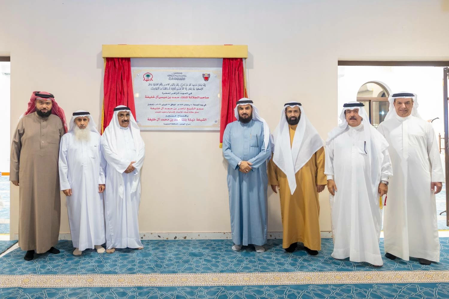 ناصر بن حمد يفتتح مسجد الشيخة نيلة بنت حمد في المحافظة الجنوبية