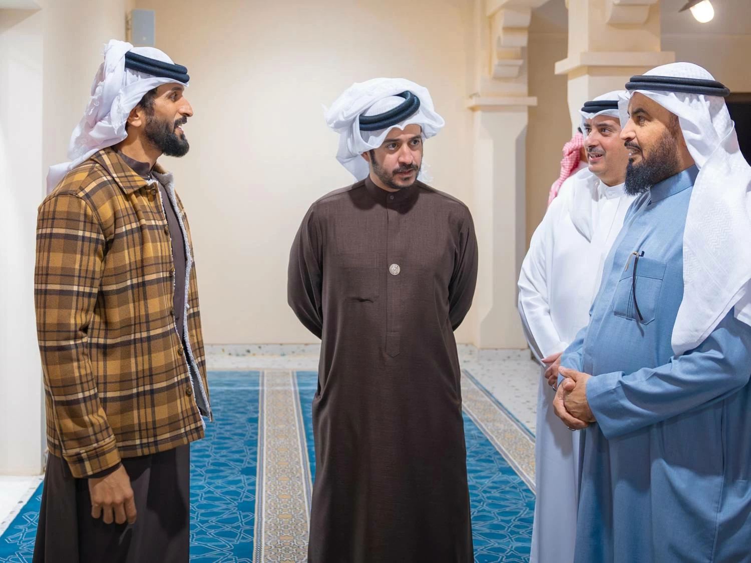 ناصر بن حمد يفتتح مسجد الشيخة نيلة بنت حمد في المحافظة الجنوبية